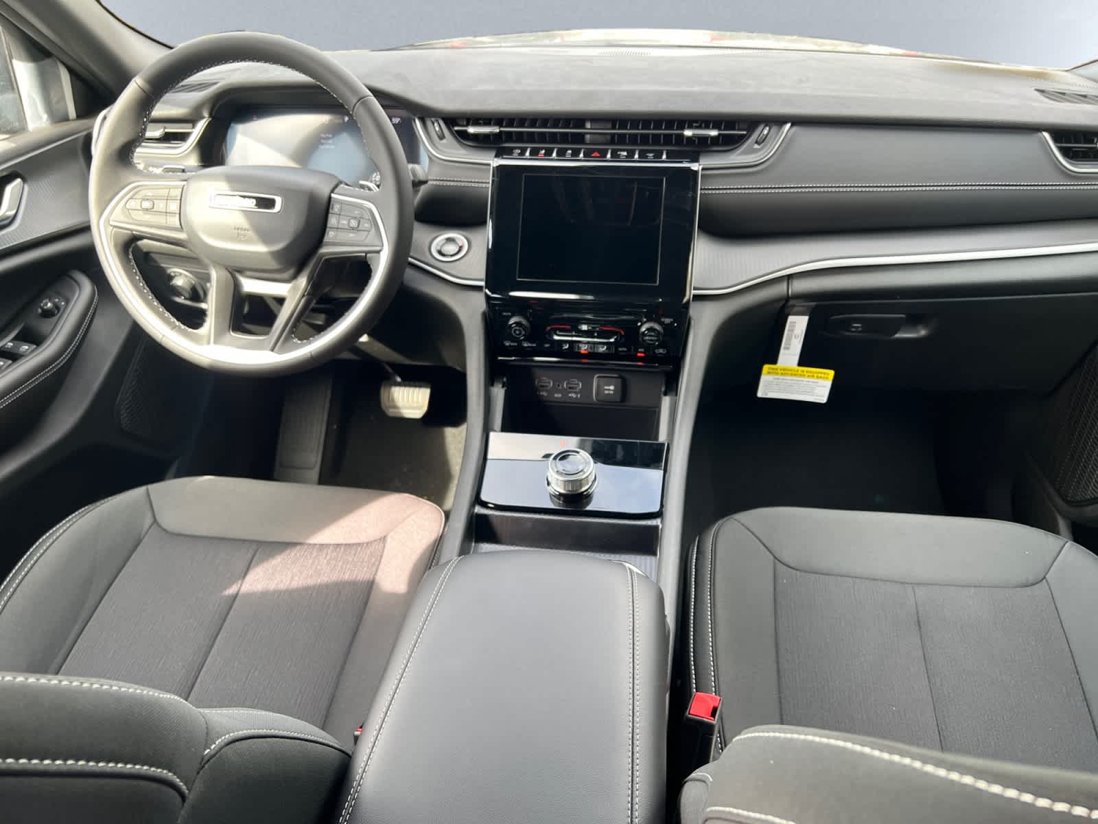 new 2025 Jeep Grand Cherokee car, priced at $38,775