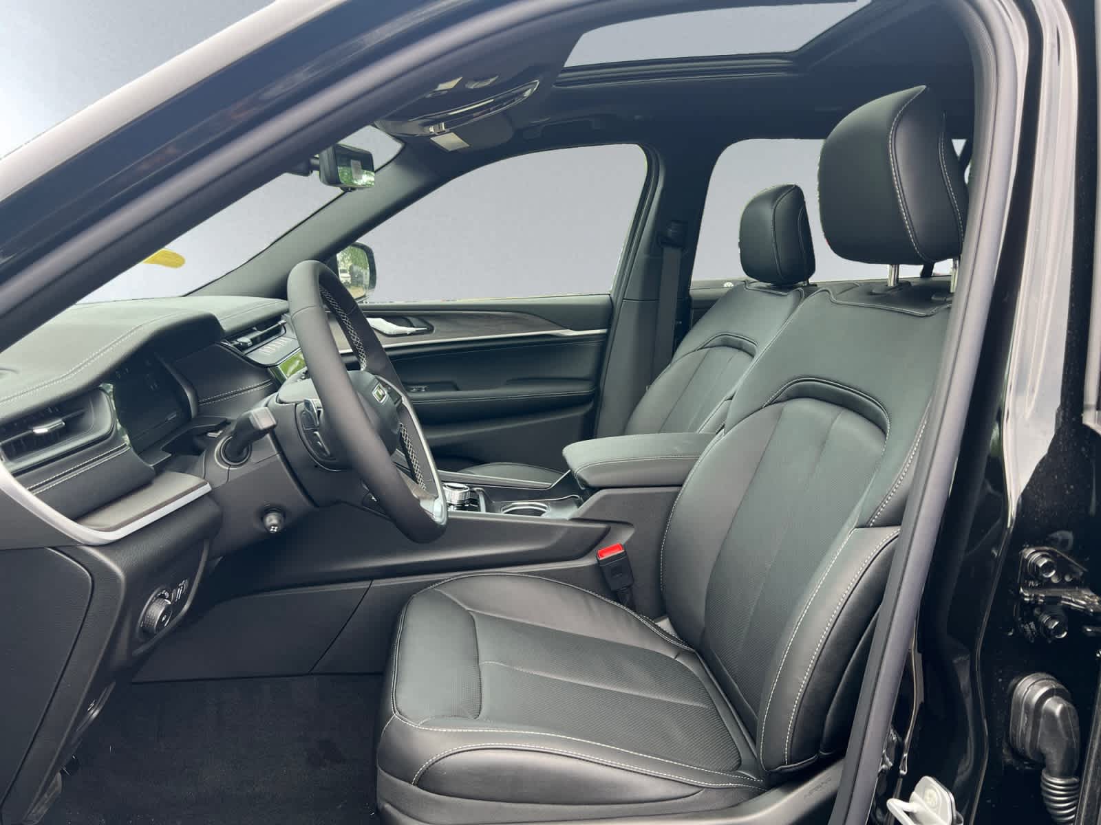 new 2026 Jeep Grand Cherokee car, priced at $53,780