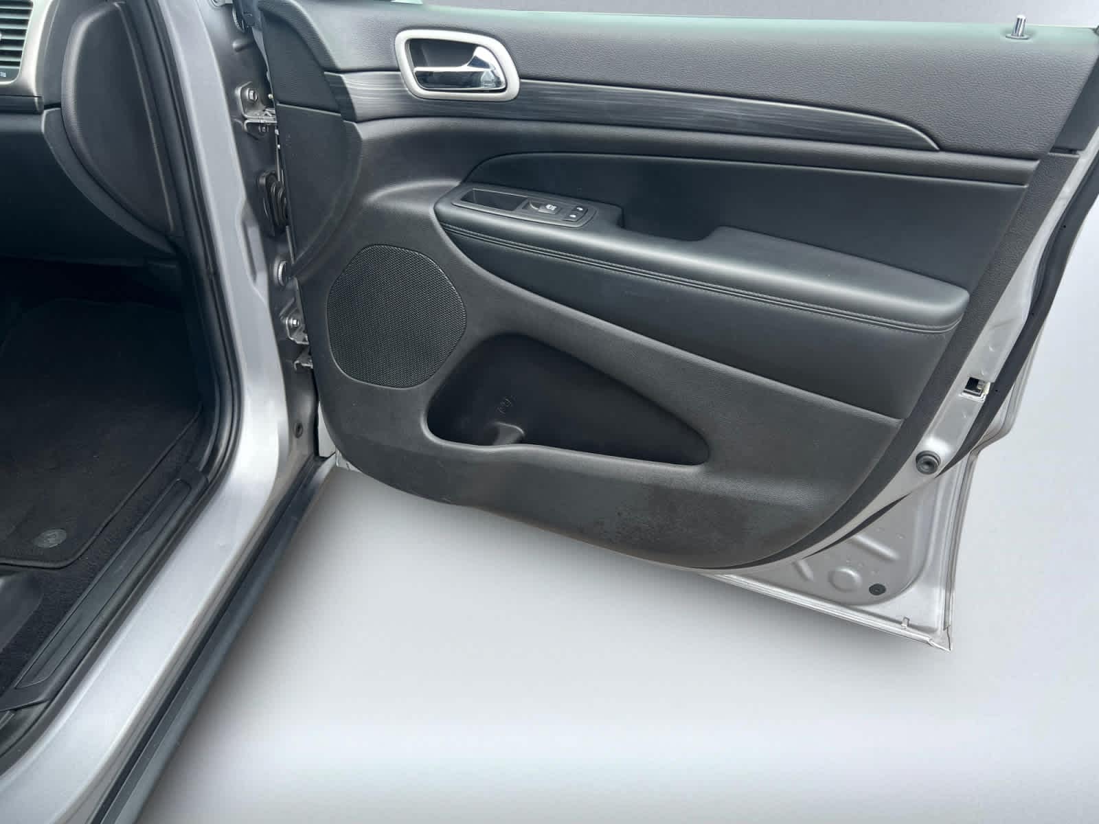 used 2021 Jeep Grand Cherokee car, priced at $18,997