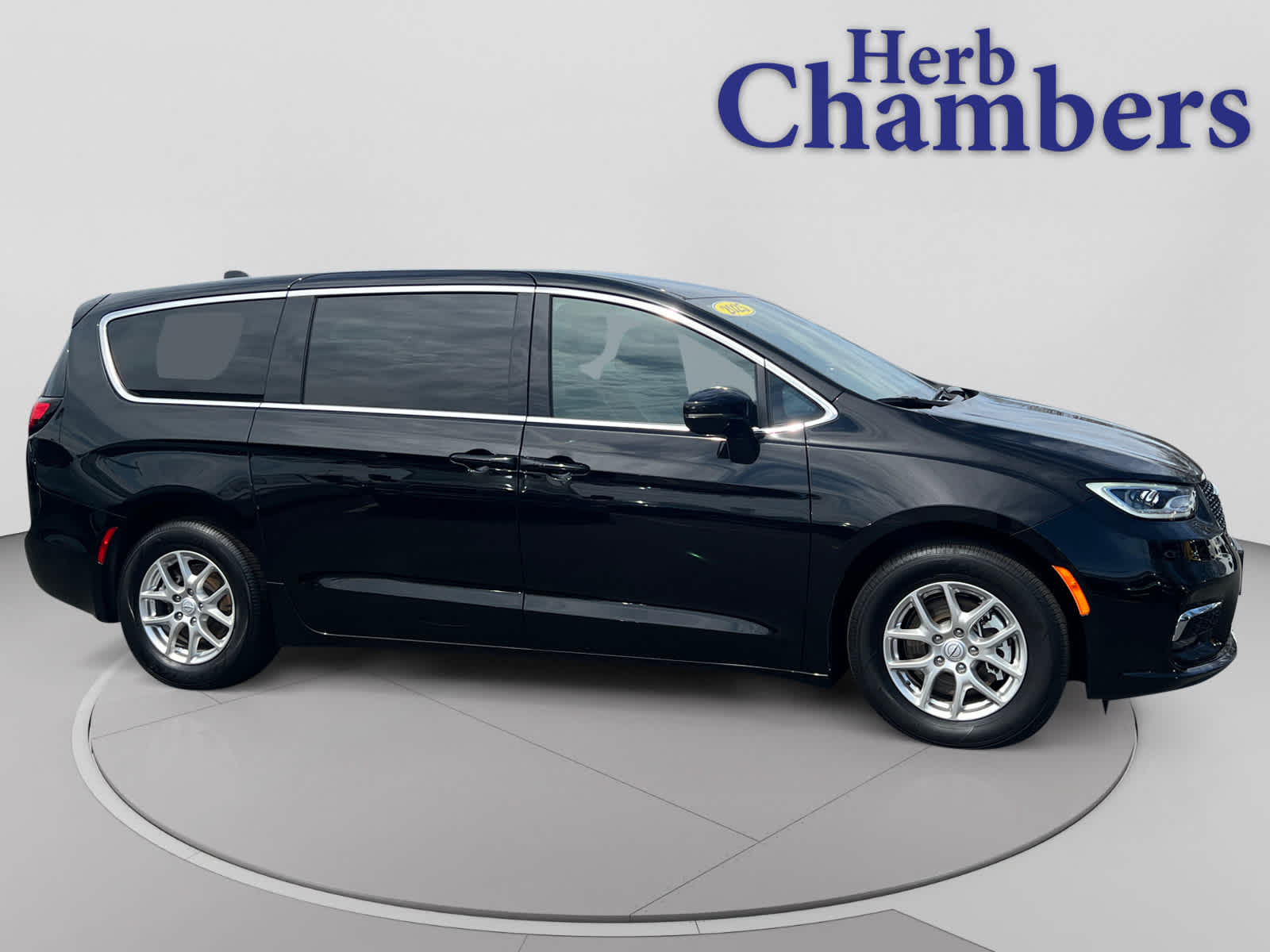 used 2025 Chrysler Pacifica car, priced at $34,197