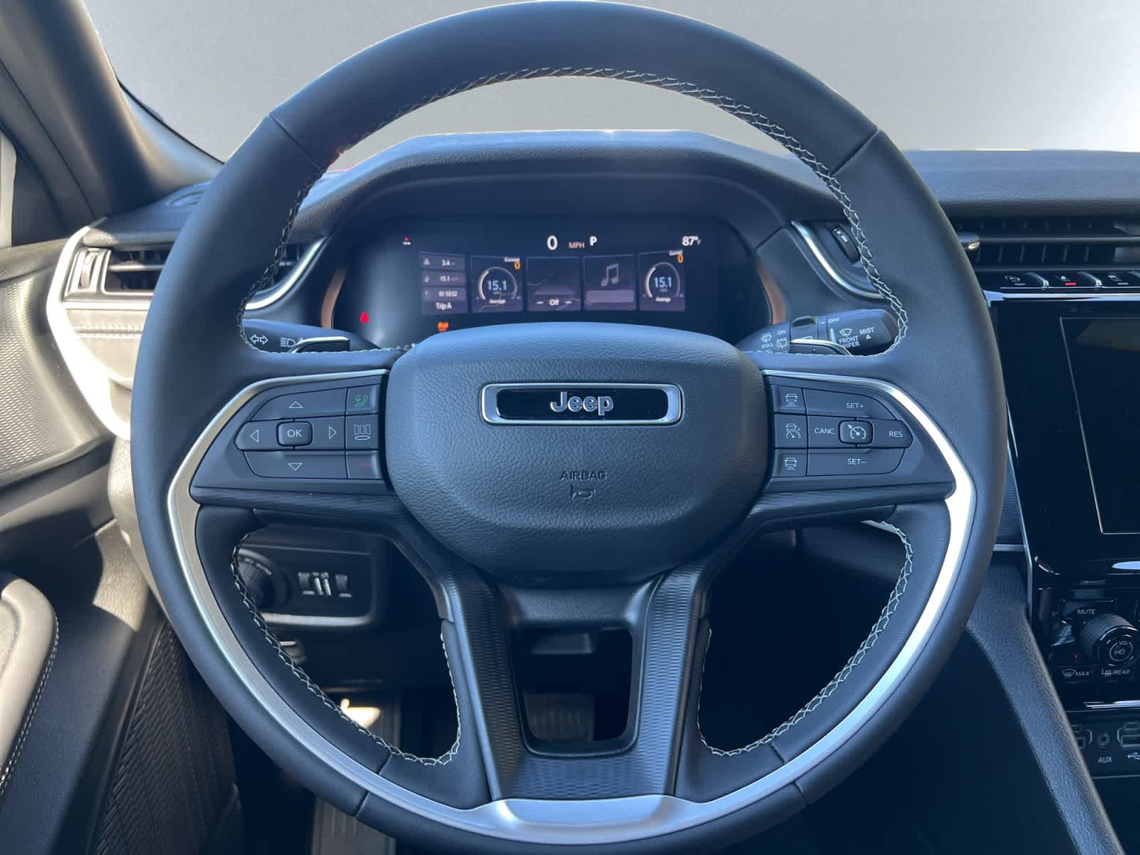 new 2025 Jeep Grand Cherokee car, priced at $38,775