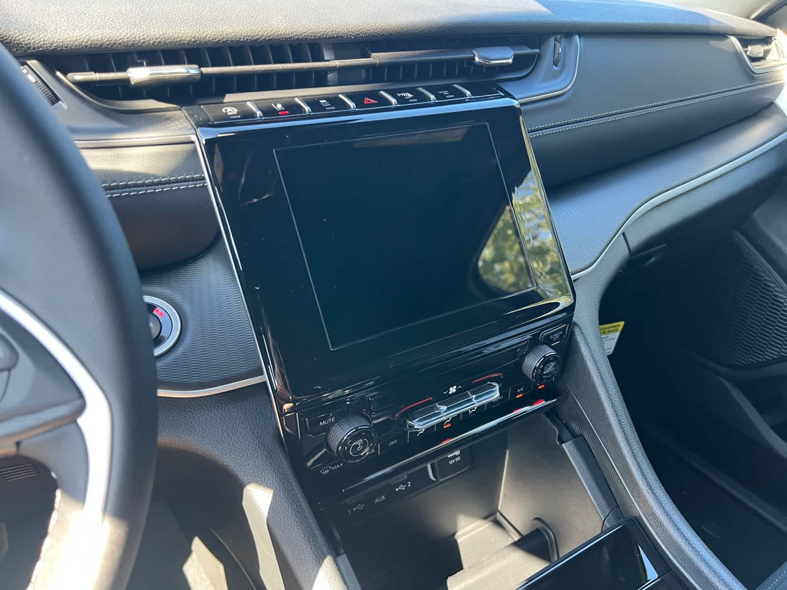 new 2025 Jeep Grand Cherokee car, priced at $38,775