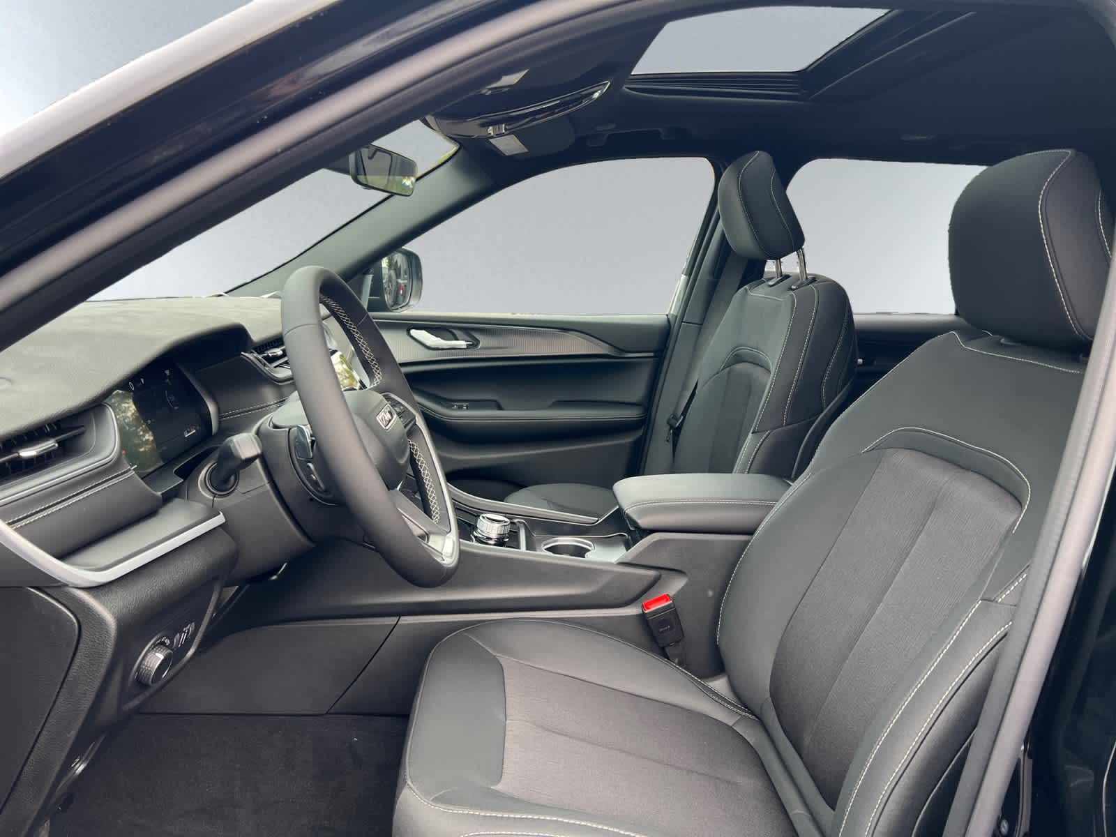 new 2025 Jeep Grand Cherokee car, priced at $39,575