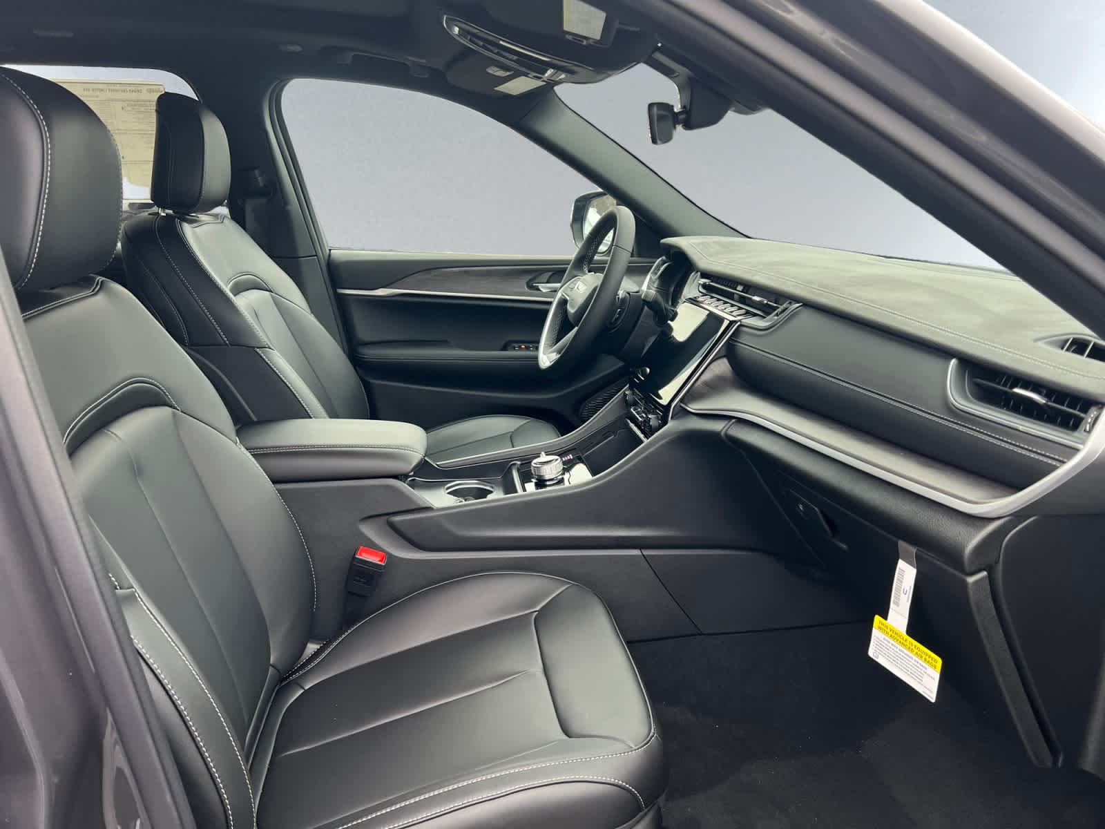 new 2025 Jeep Grand Cherokee car, priced at $47,405