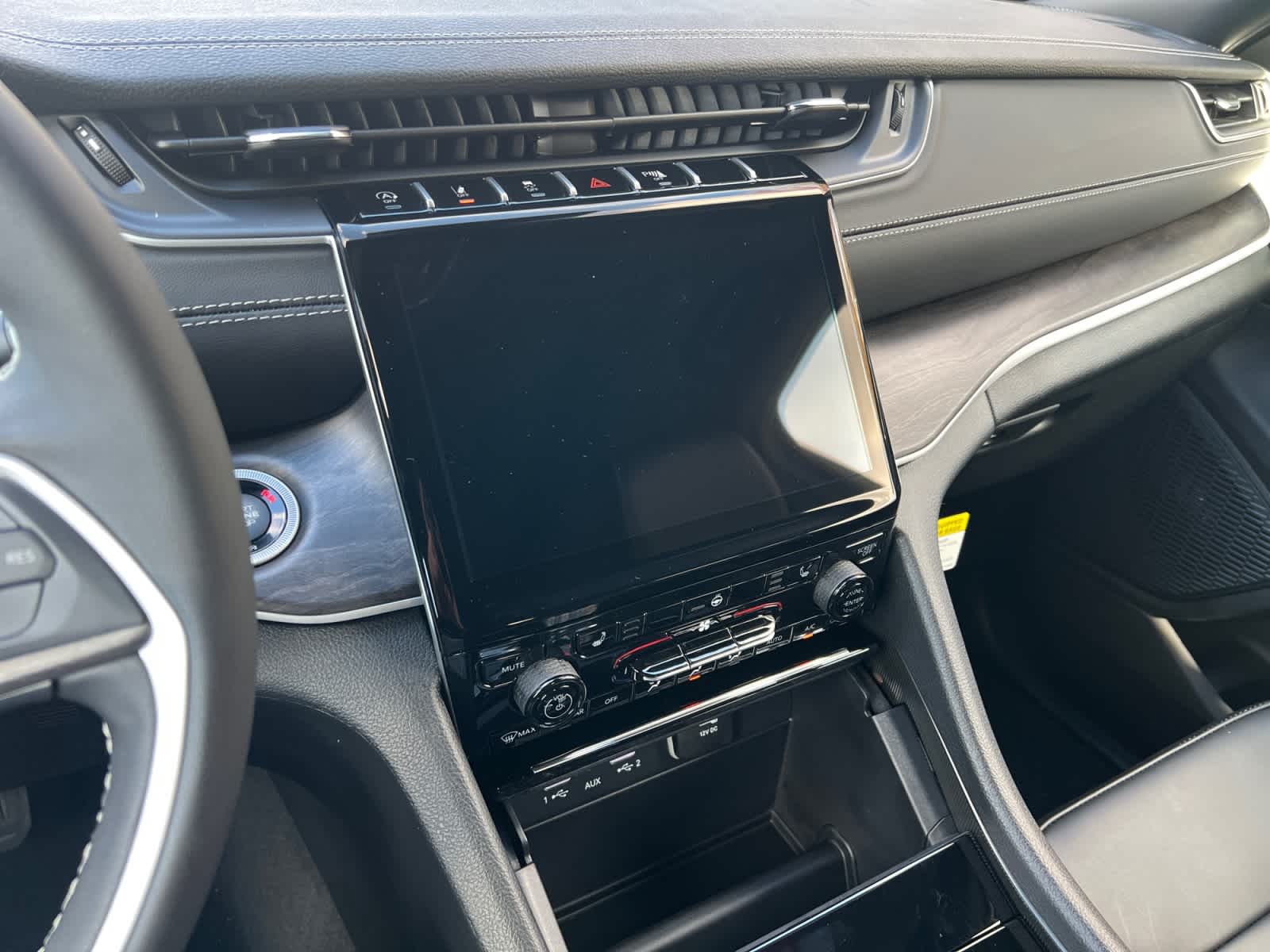 new 2025 Jeep Grand Cherokee car, priced at $49,340