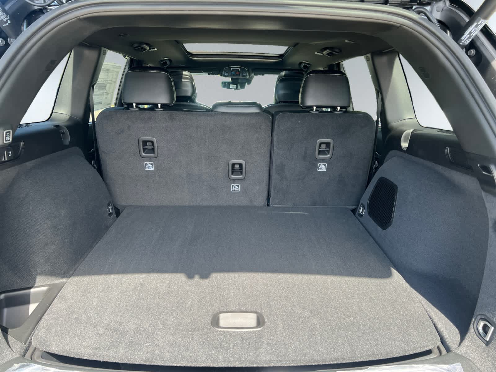 2025 Jeep Grand Cherokee Overland photo 2