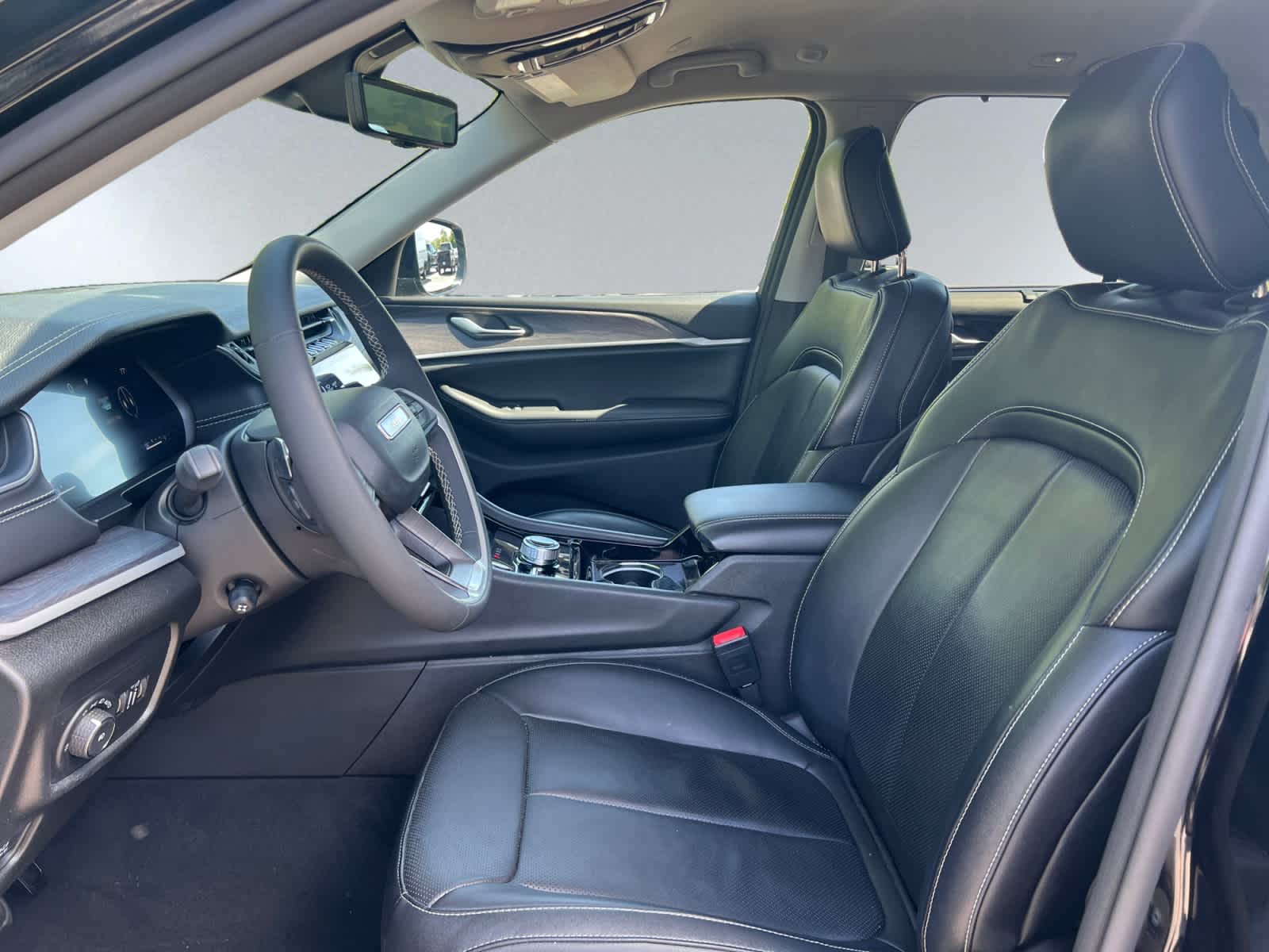 used 2023 Jeep Grand Cherokee car, priced at $32,097