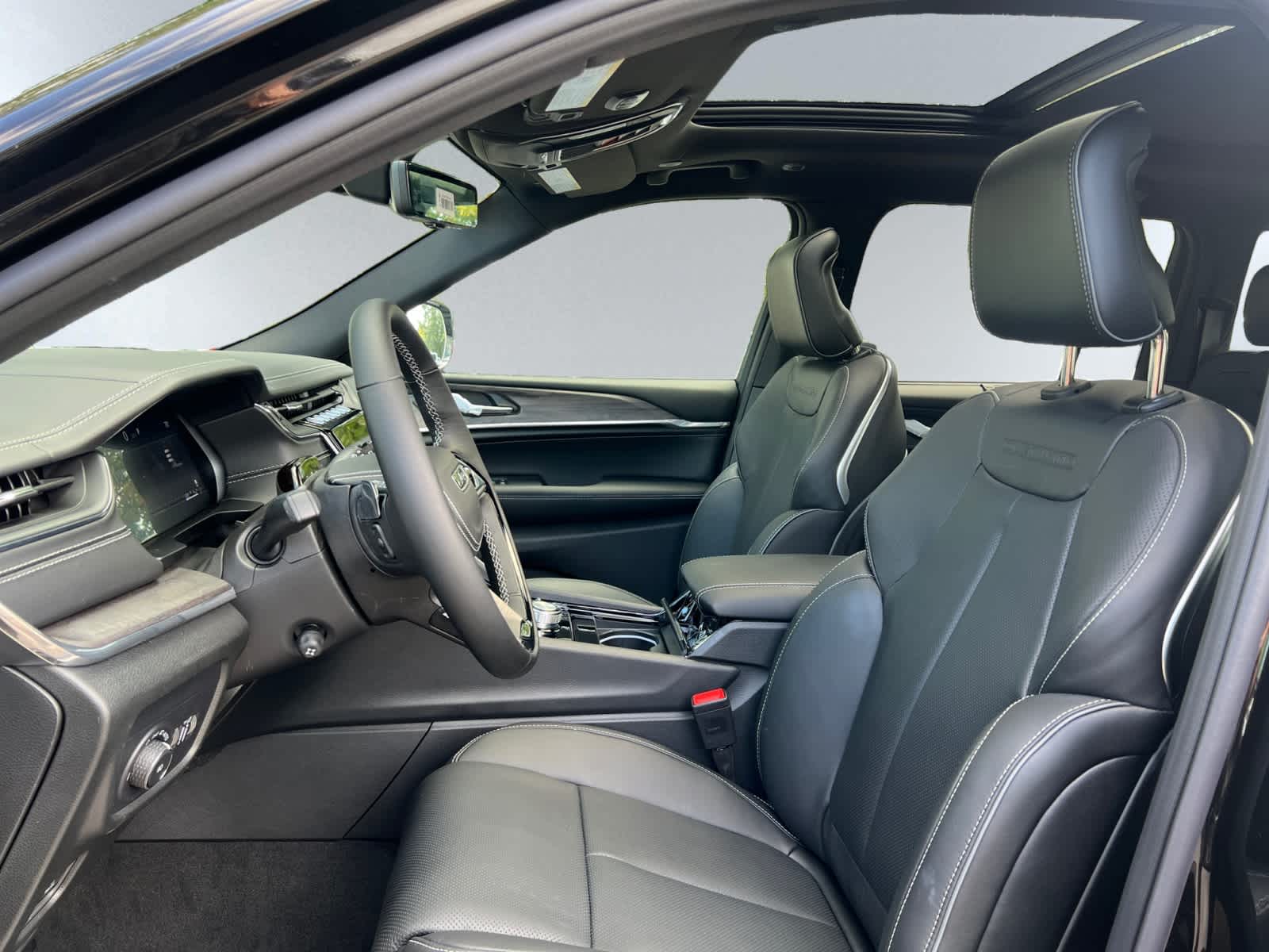 new 2025 Jeep Grand Cherokee car, priced at $66,425