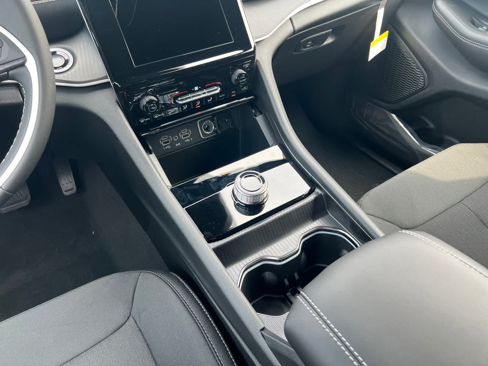 new 2025 Jeep Grand Cherokee car, priced at $39,770