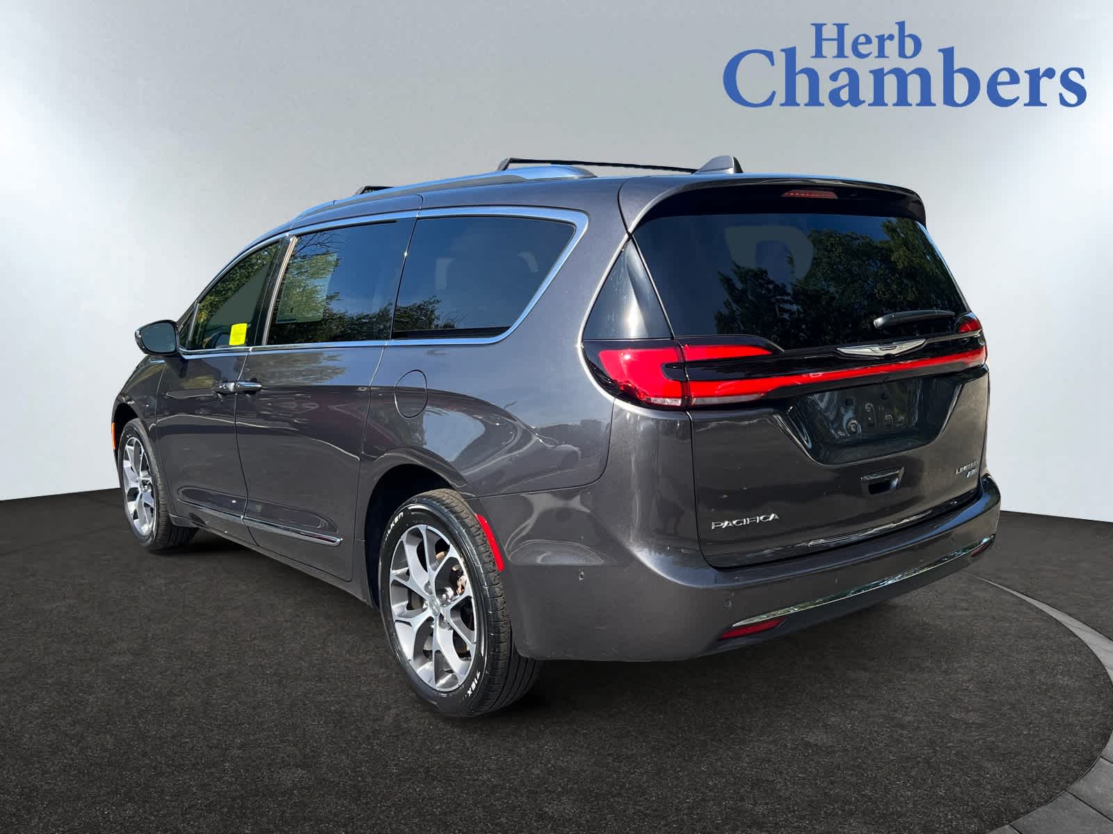 2021 Chrysler Pacifica Limited photo 3
