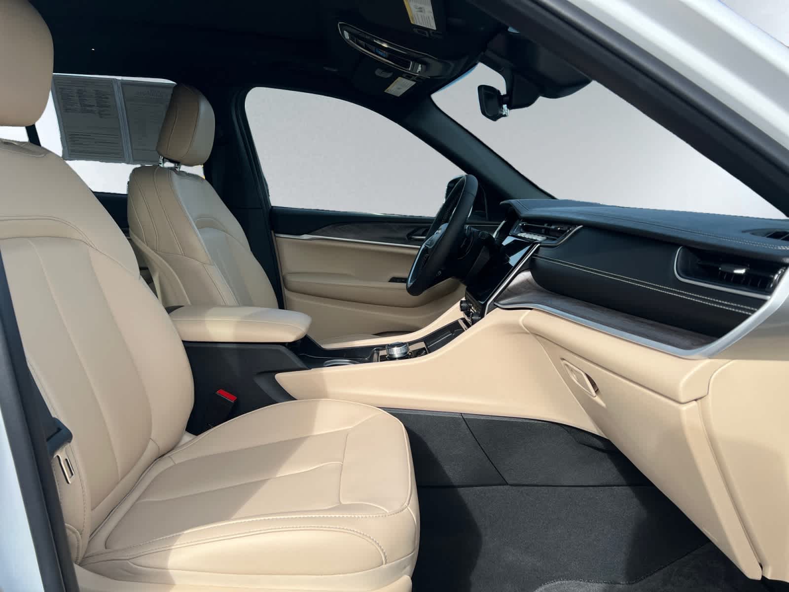 used 2025 Jeep Grand Cherokee car, priced at $43,497