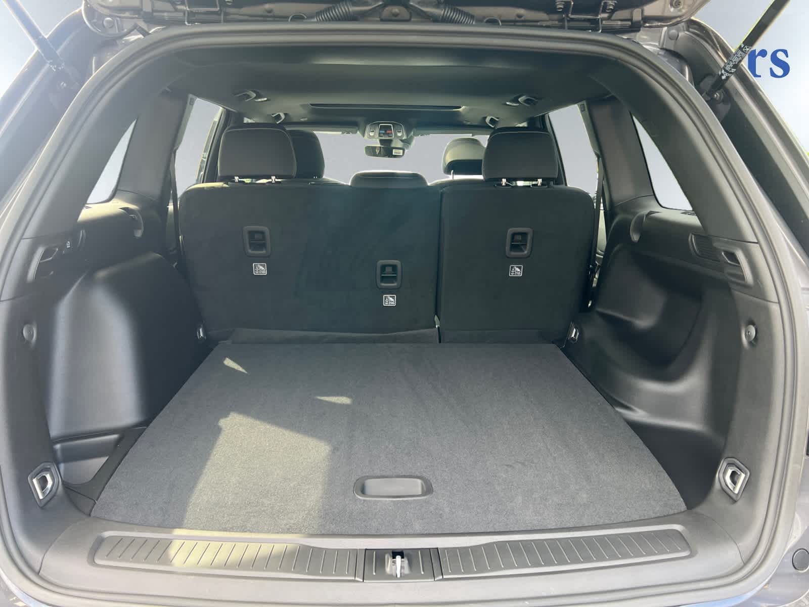 2025 Jeep Grand Cherokee Laredo photo 2