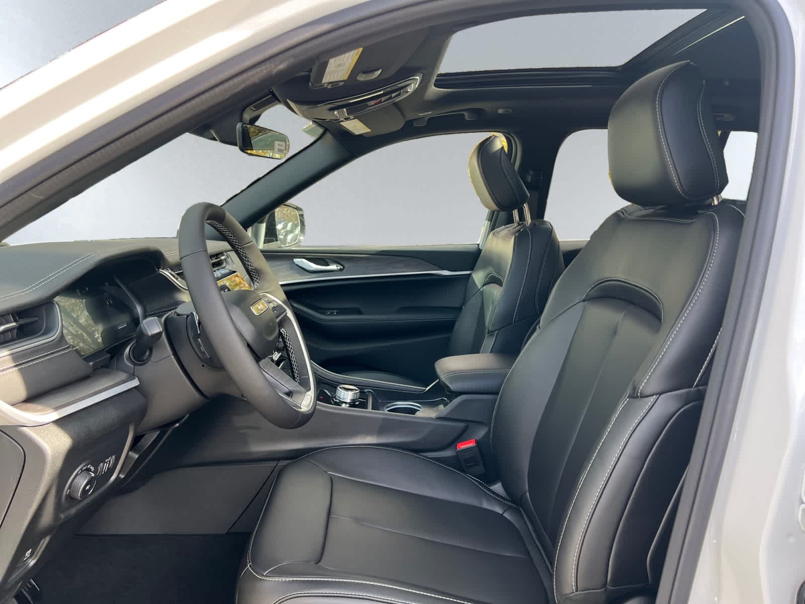 new 2025 Jeep Grand Cherokee car, priced at $49,340