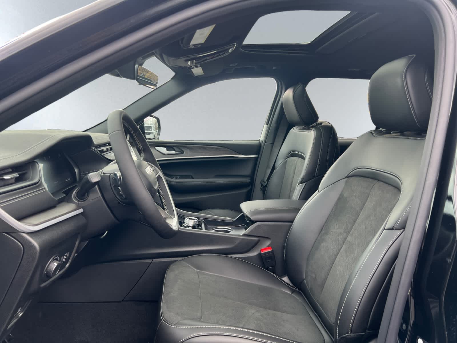 new 2026 Jeep Grand Cherokee car, priced at $48,170