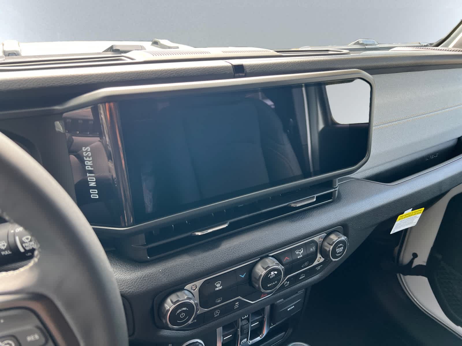 new 2025 Jeep Gladiator car, priced at $45,305