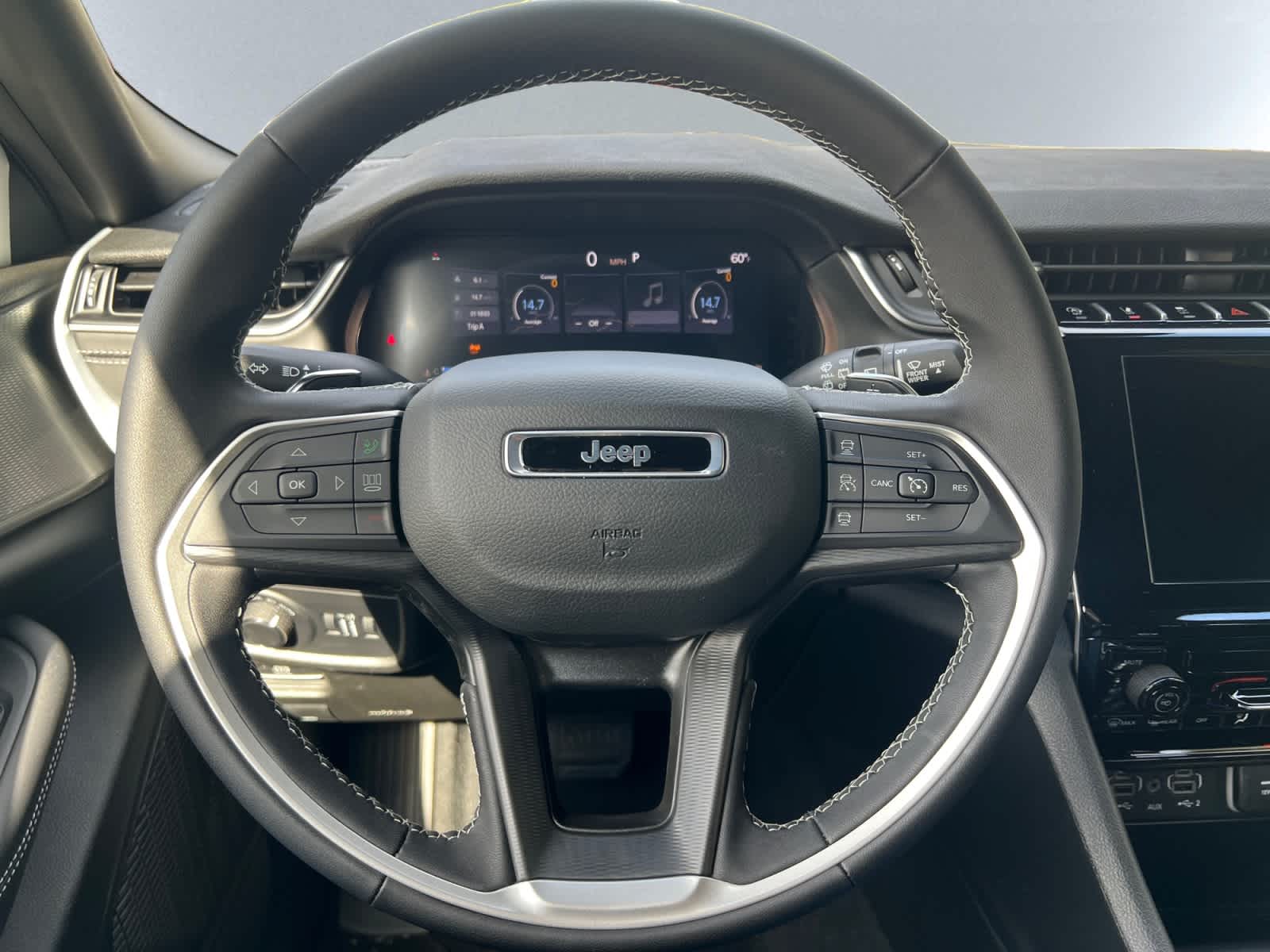 new 2025 Jeep Grand Cherokee car, priced at $38,775