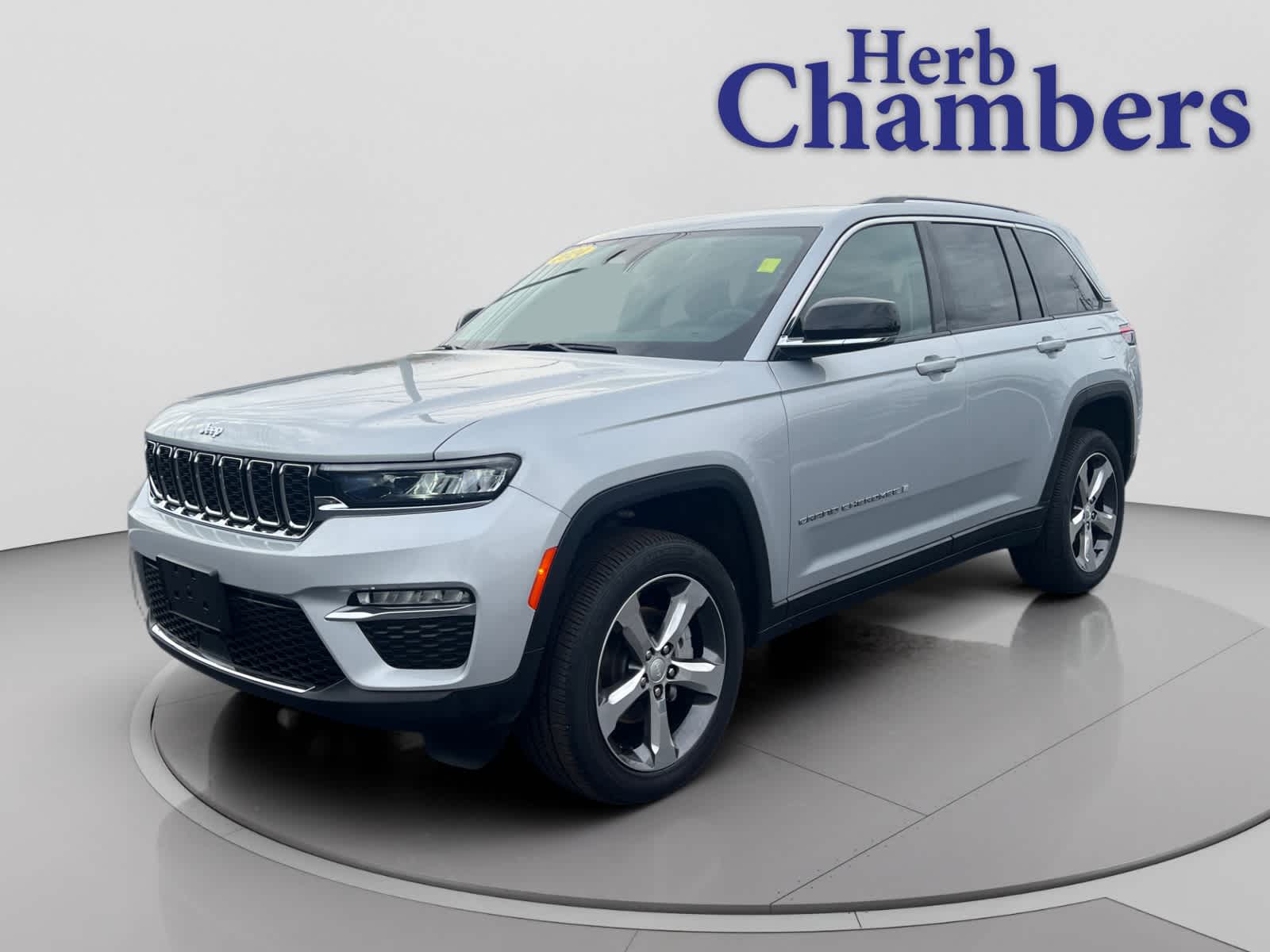 used 2024 Jeep Grand Cherokee car, priced at $37,997