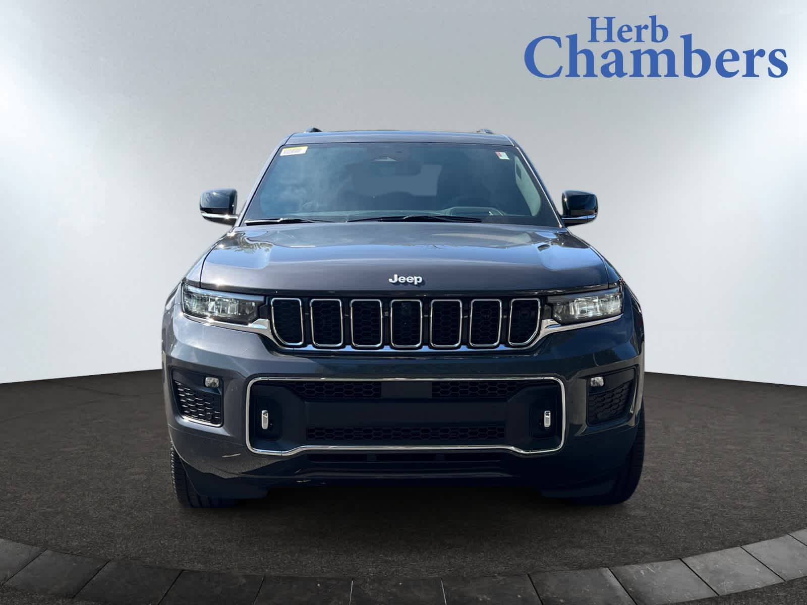 2025 Jeep Grand Cherokee Overland photo 2