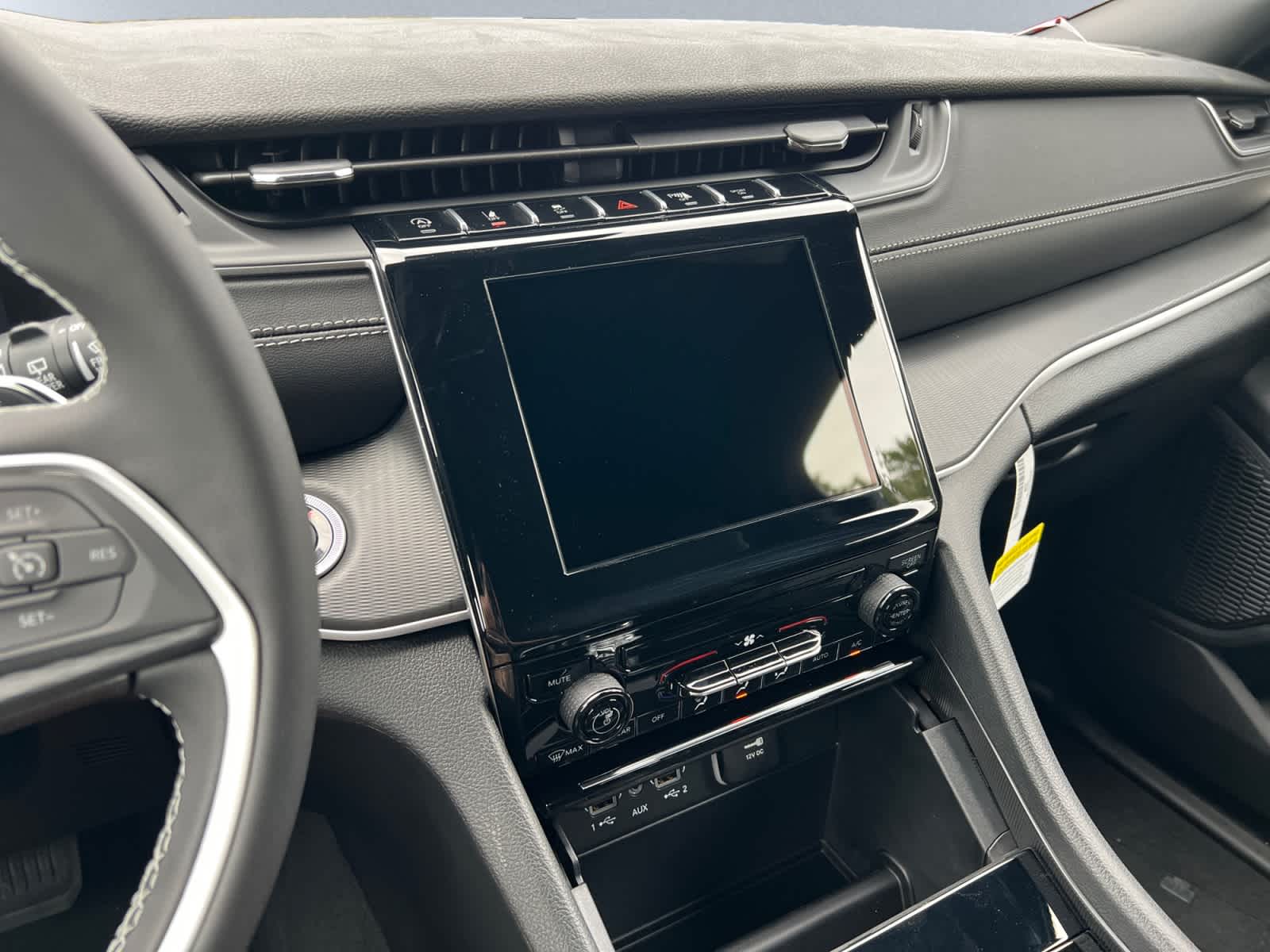 new 2025 Jeep Grand Cherokee car, priced at $39,575