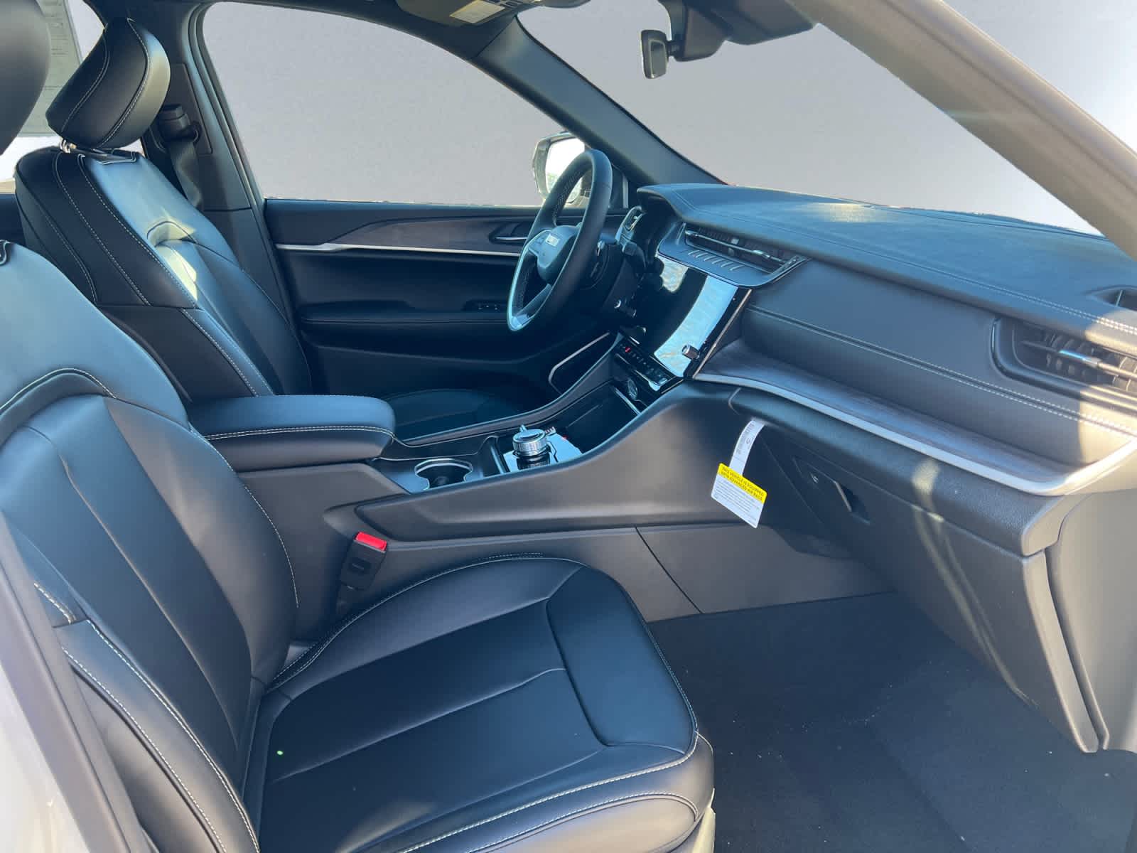 new 2026 Jeep Grand Cherokee car, priced at $47,985