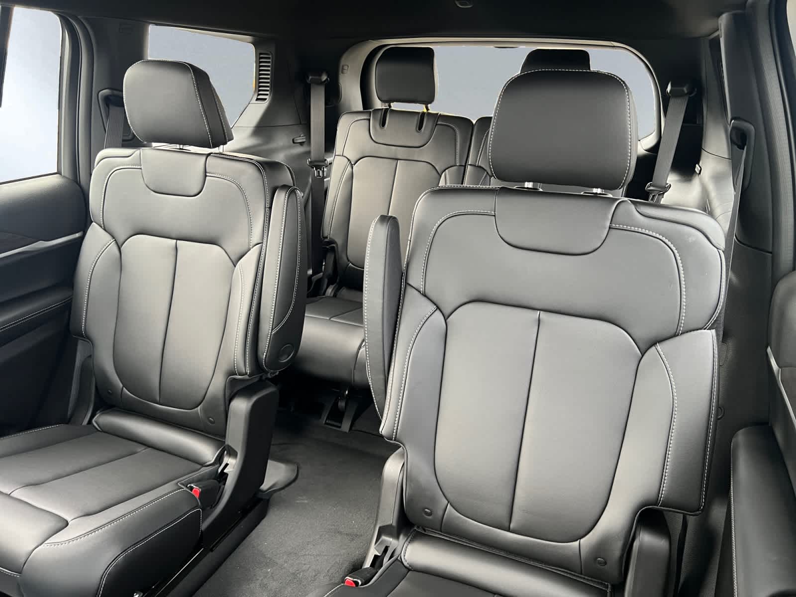 new 2026 Jeep Grand Cherokee car, priced at $52,805