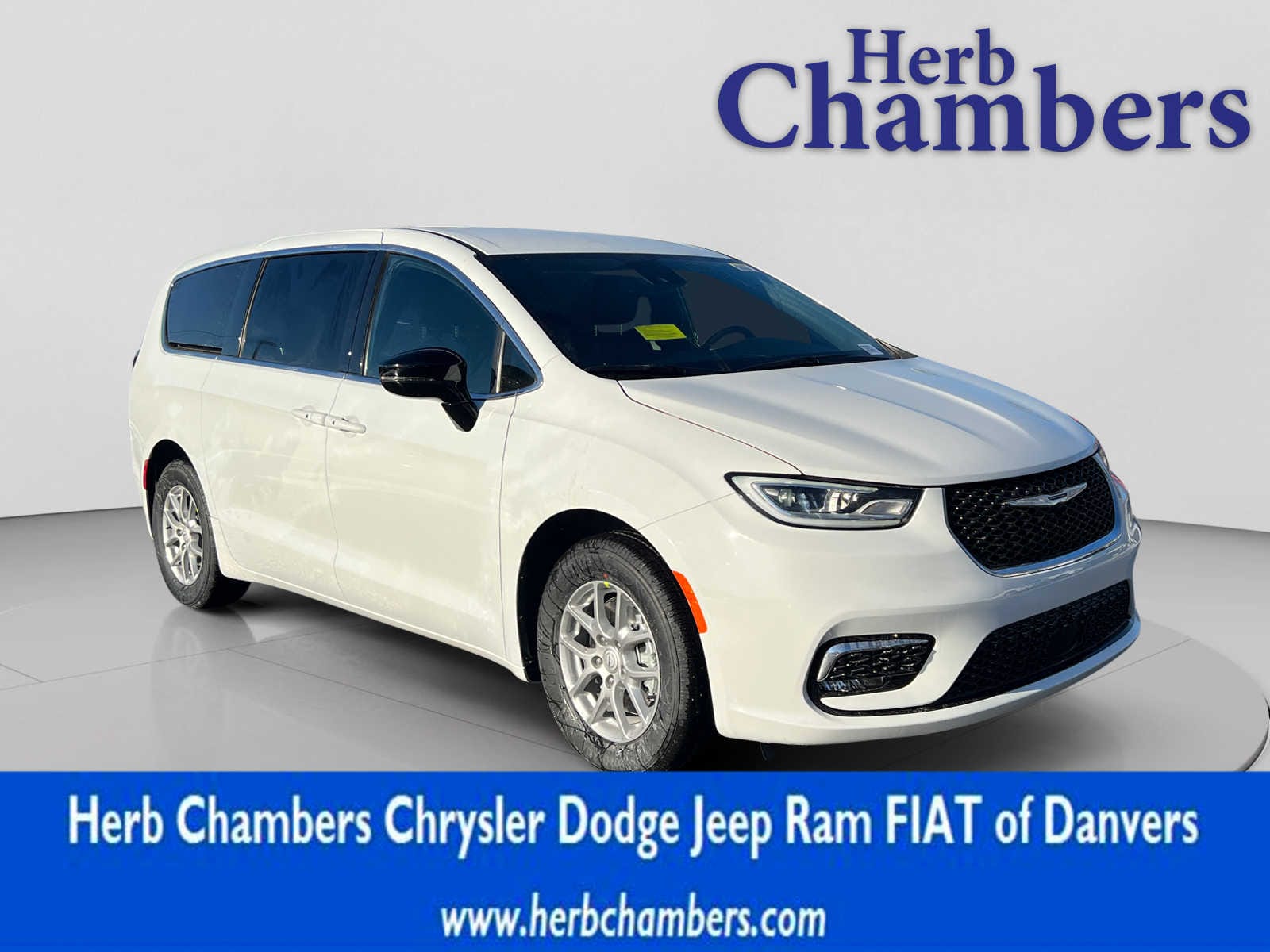 2026 Chrysler Pacifica Select's photo