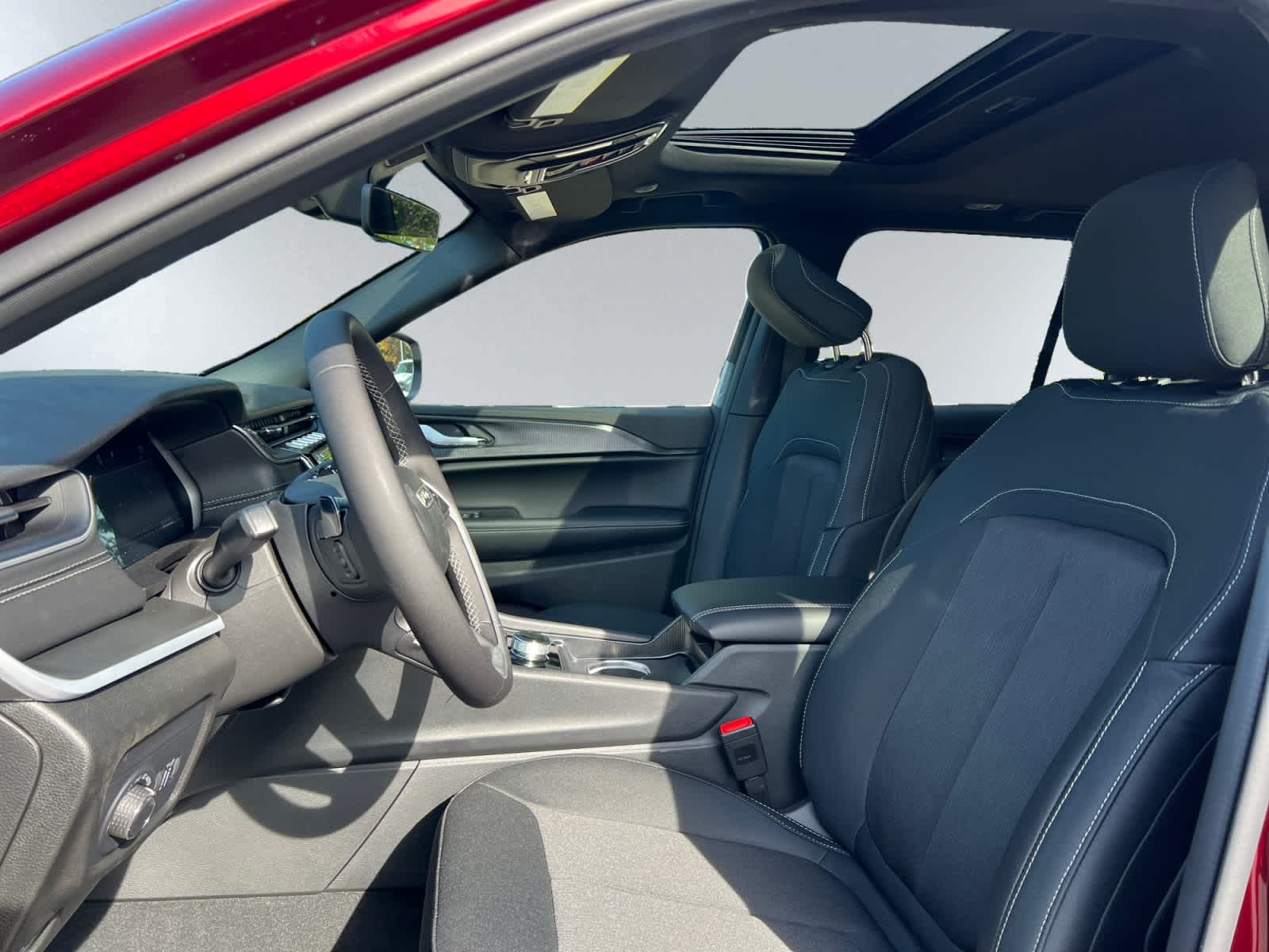 new 2025 Jeep Grand Cherokee car, priced at $38,775