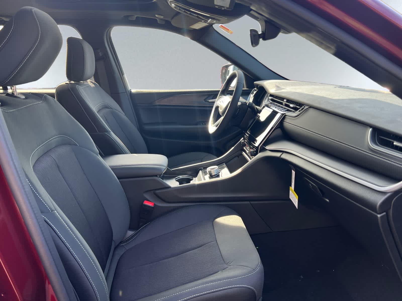 new 2025 Jeep Grand Cherokee car, priced at $38,775