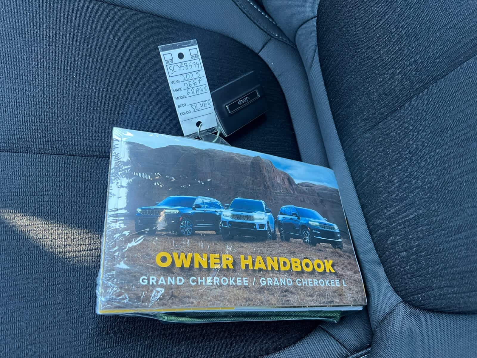 new 2025 Jeep Grand Cherokee car, priced at $38,775