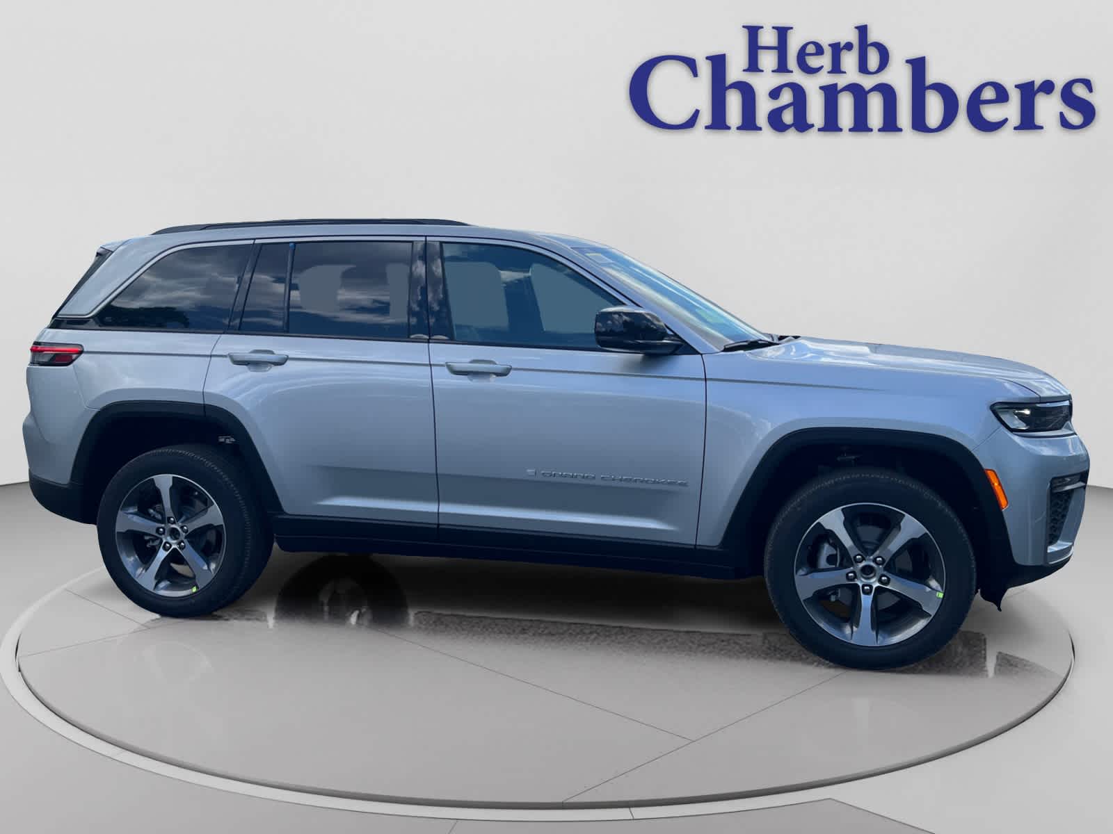new 2026 Jeep Grand Cherokee car, priced at $45,960