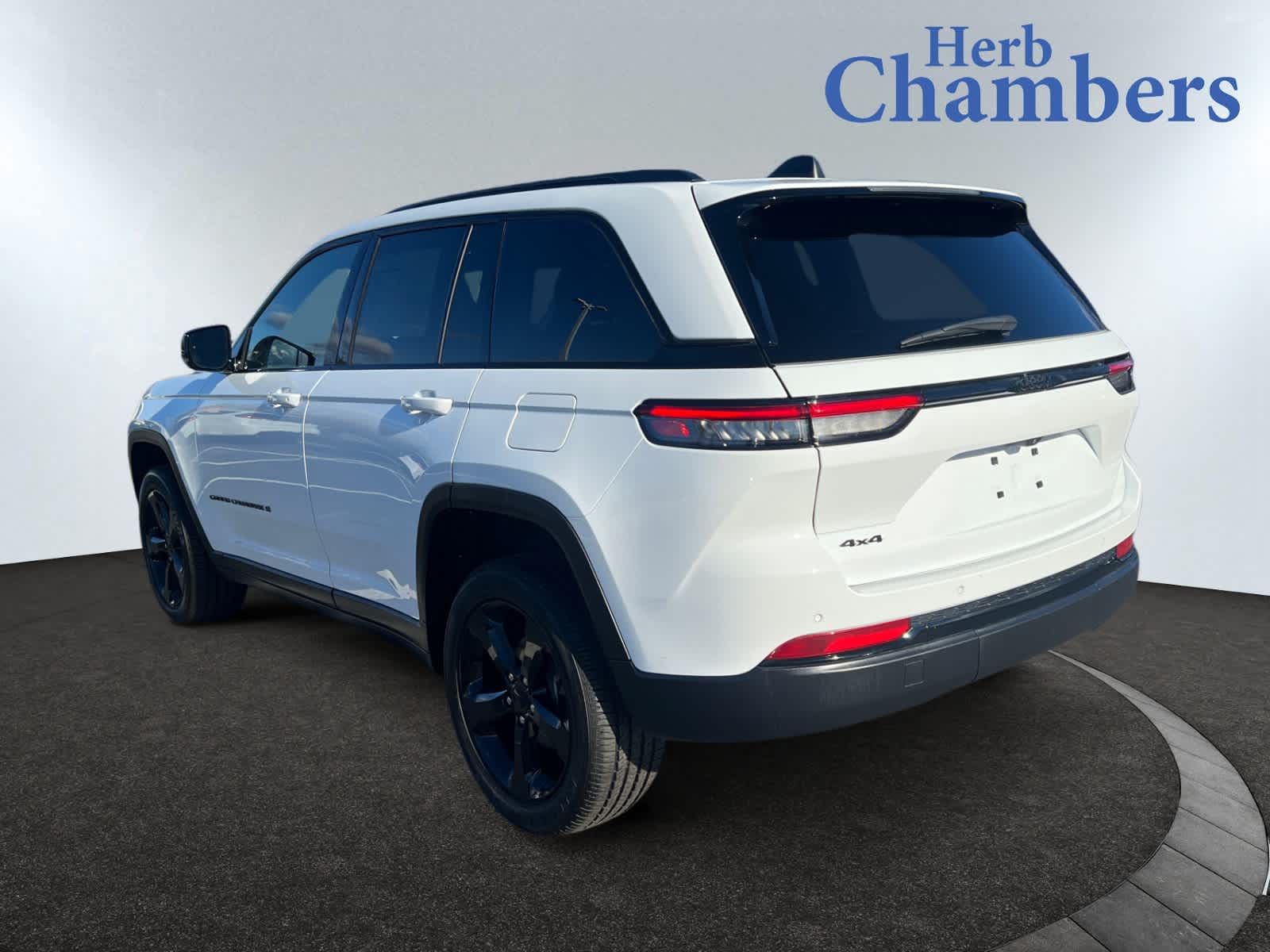 2023 Jeep Grand Cherokee Altitude photo 2