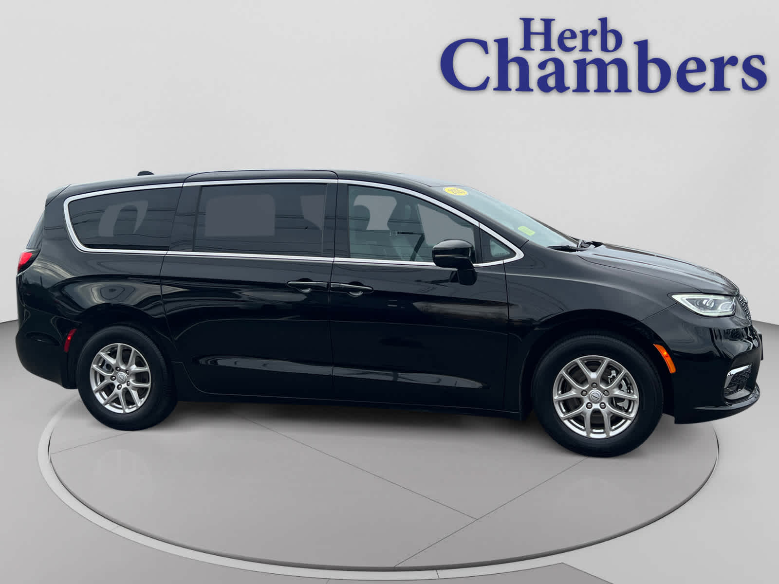 used 2025 Chrysler Pacifica car, priced at $33,497