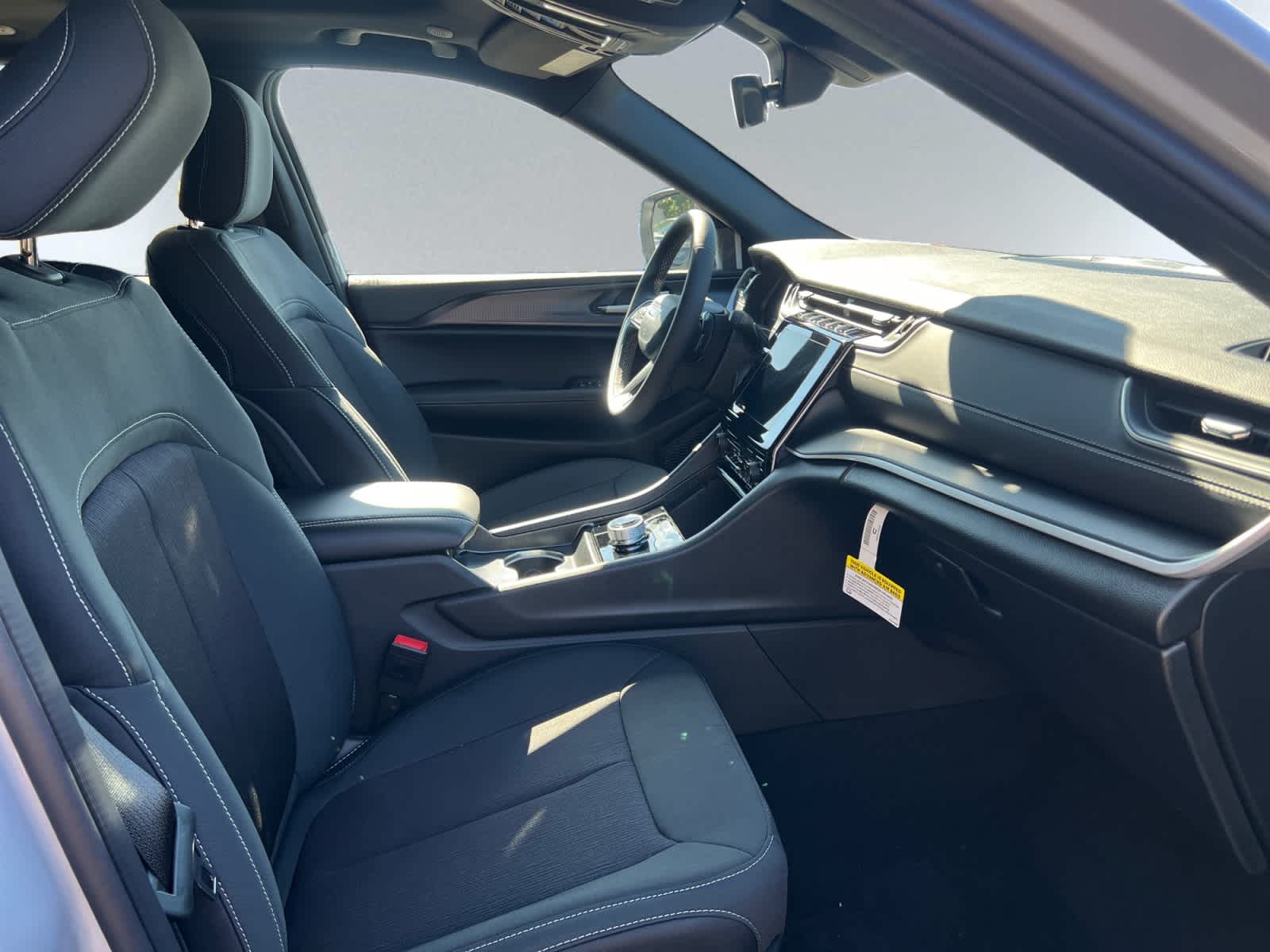 new 2025 Jeep Grand Cherokee car, priced at $38,775