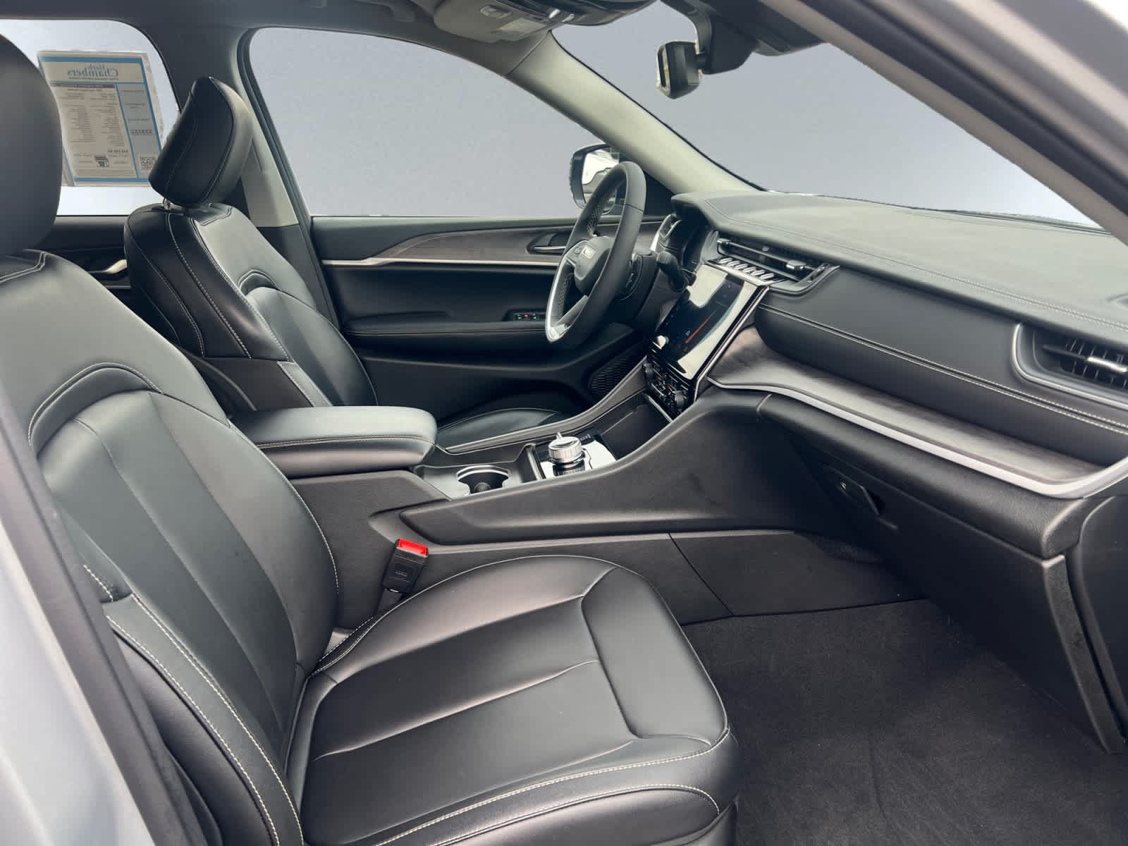 used 2024 Jeep Grand Cherokee car, priced at $37,997