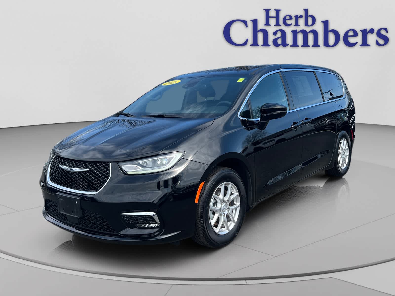 used 2025 Chrysler Pacifica car, priced at $34,197