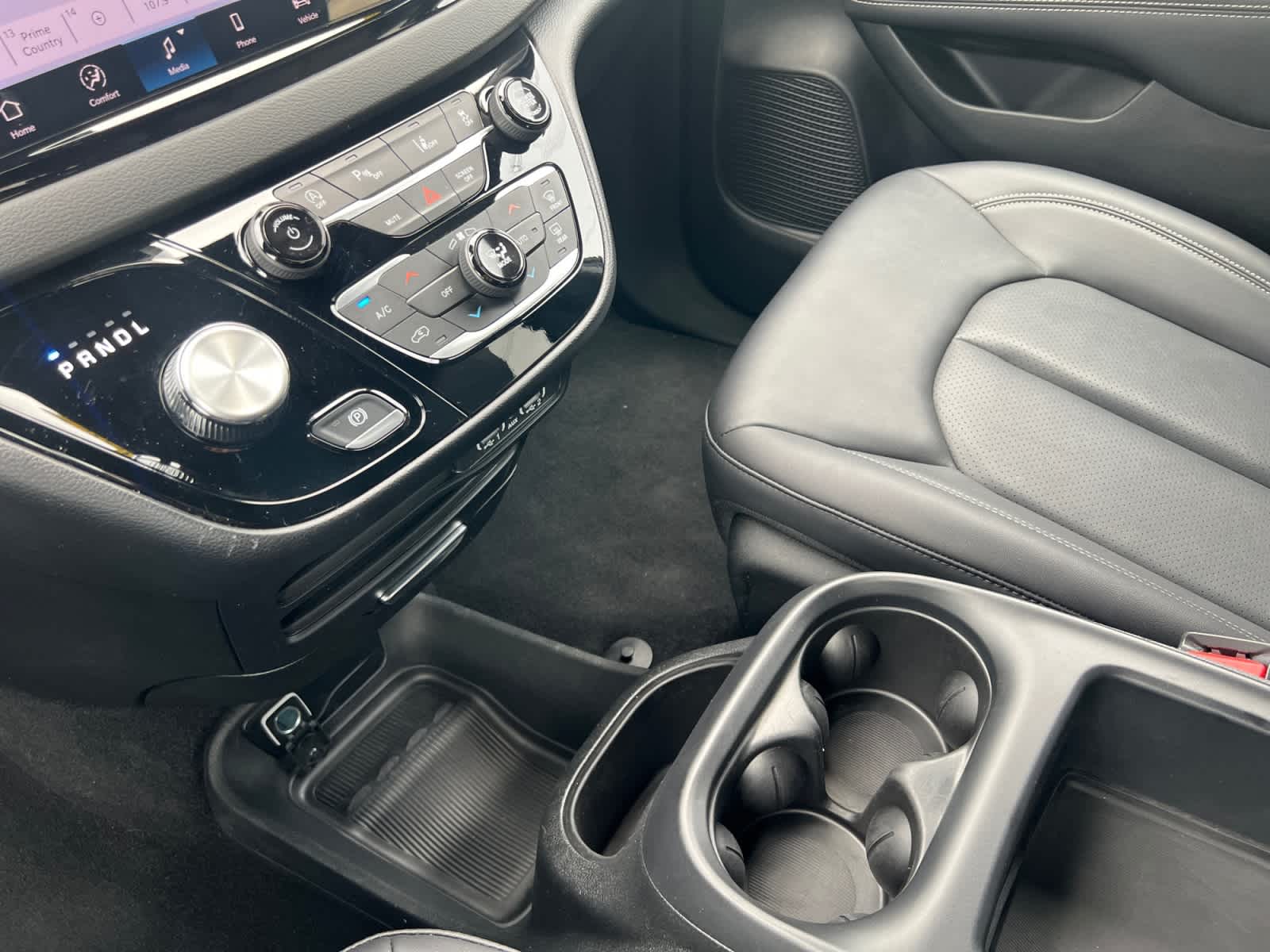 used 2025 Chrysler Pacifica car, priced at $33,497