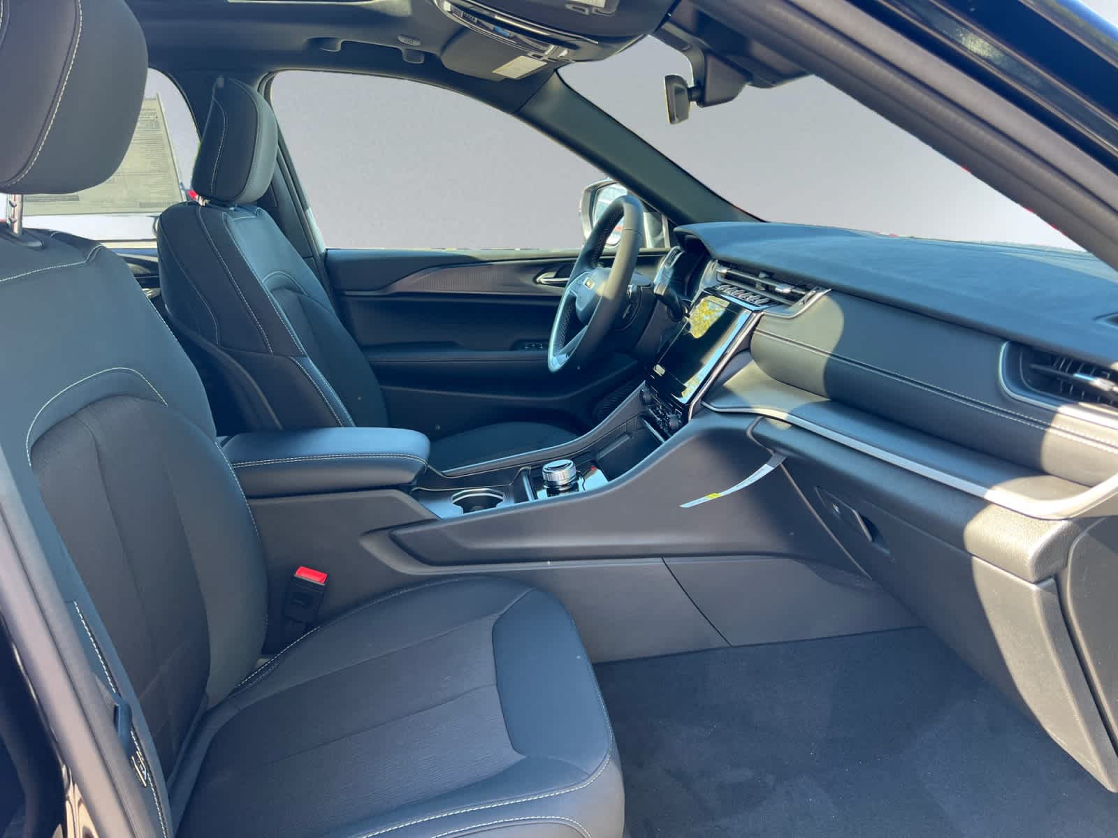 new 2025 Jeep Grand Cherokee car, priced at $38,775