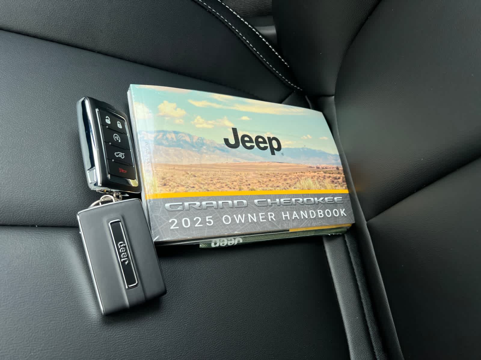 new 2025 Jeep Grand Cherokee car, priced at $47,405