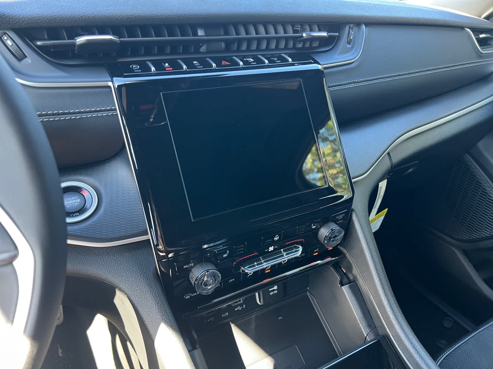 new 2025 Jeep Grand Cherokee car, priced at $45,770