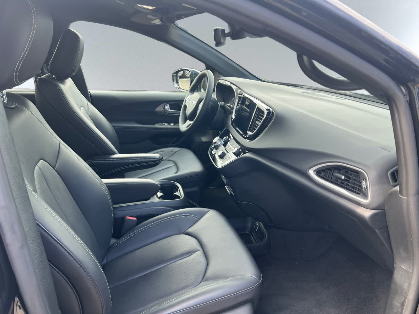used 2025 Chrysler Pacifica car, priced at $34,197