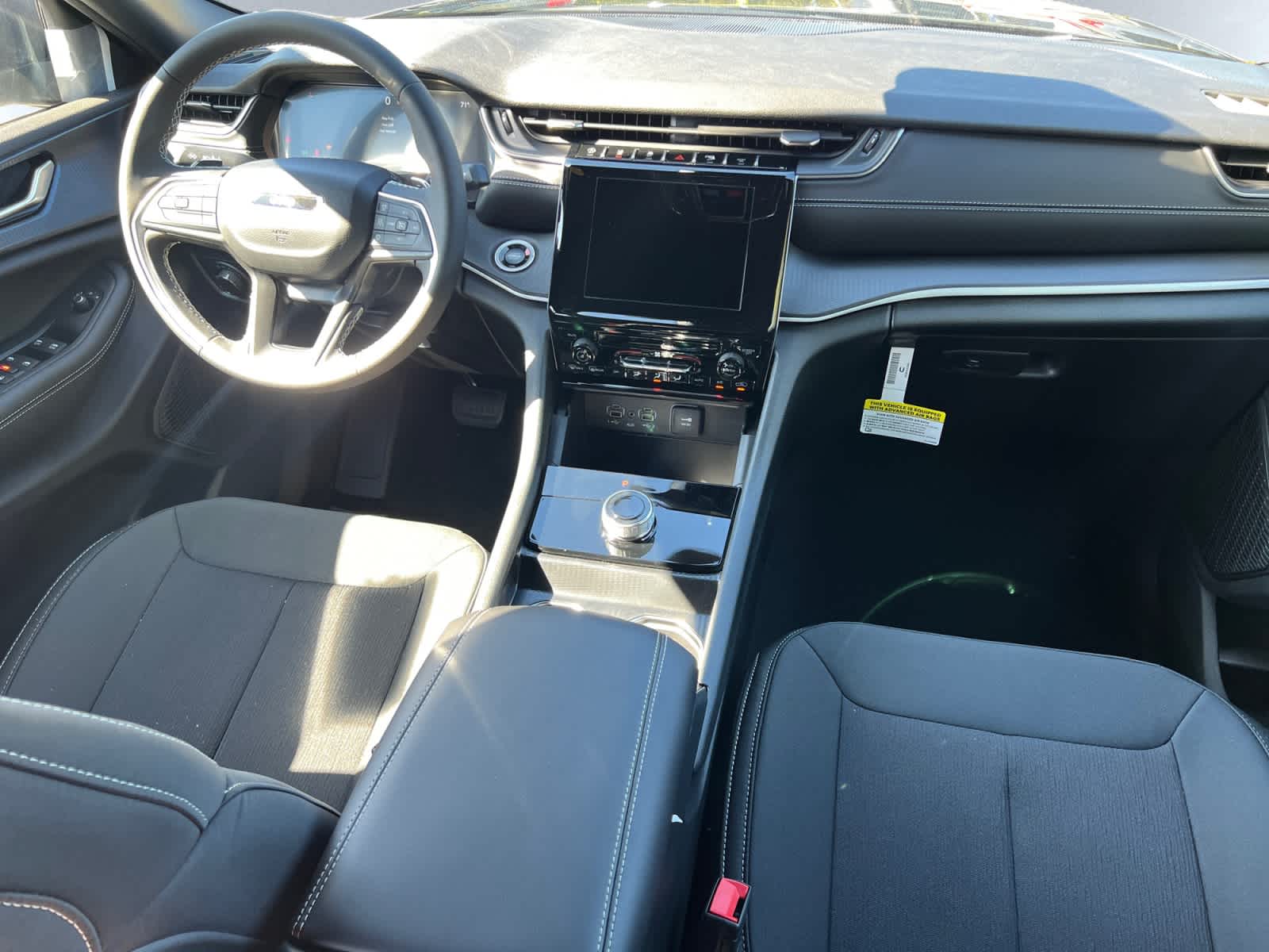 new 2025 Jeep Grand Cherokee car, priced at $38,775