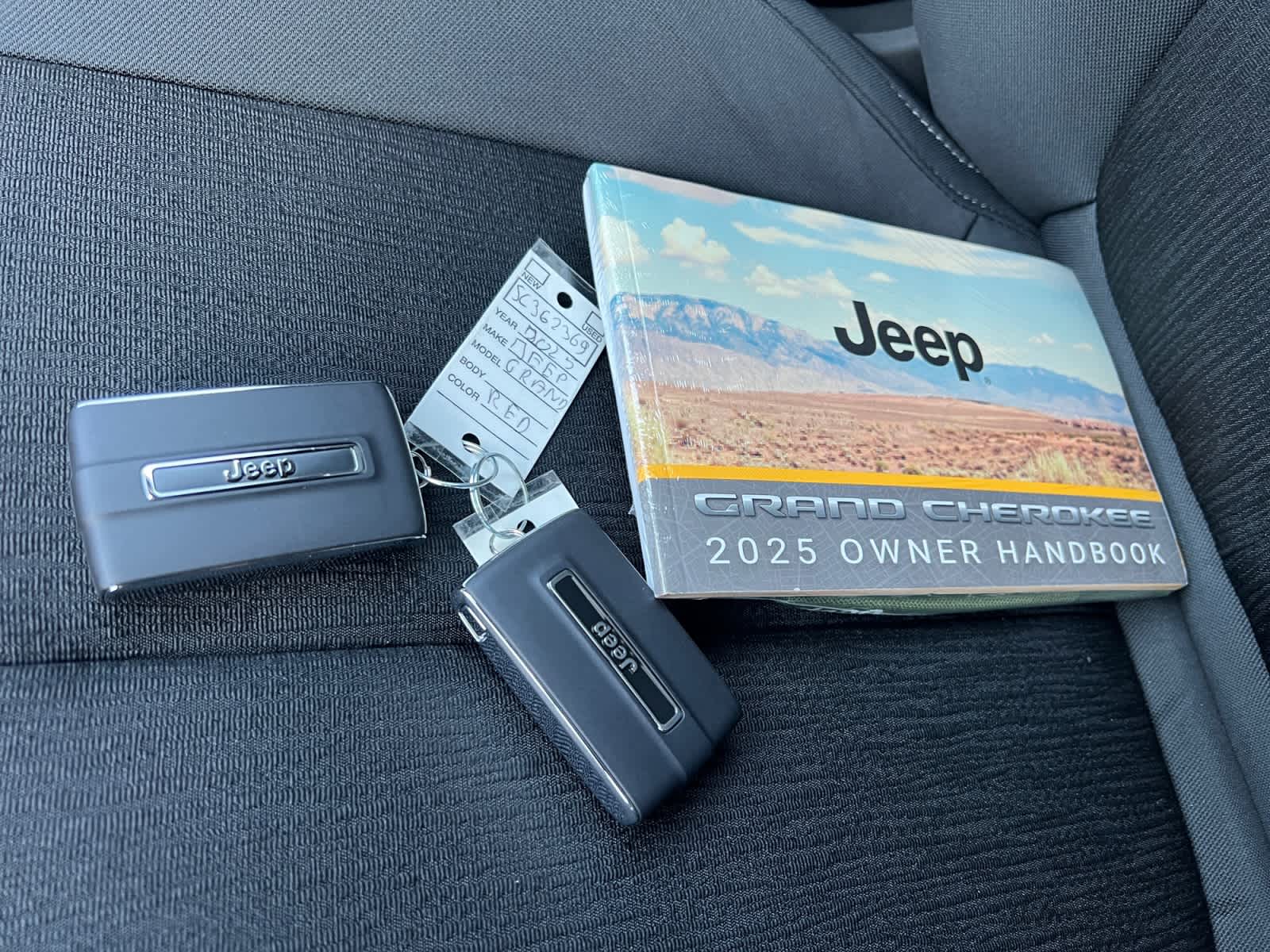 new 2025 Jeep Grand Cherokee car, priced at $38,775