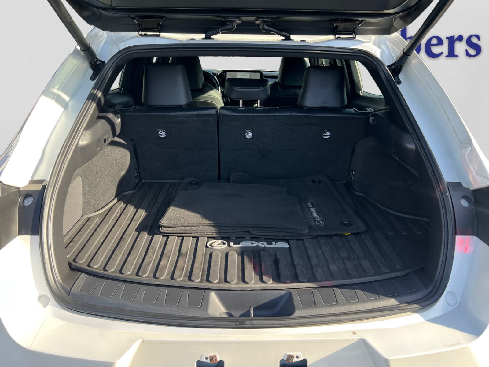 2023 Lexus UX 250h Premium photo 4