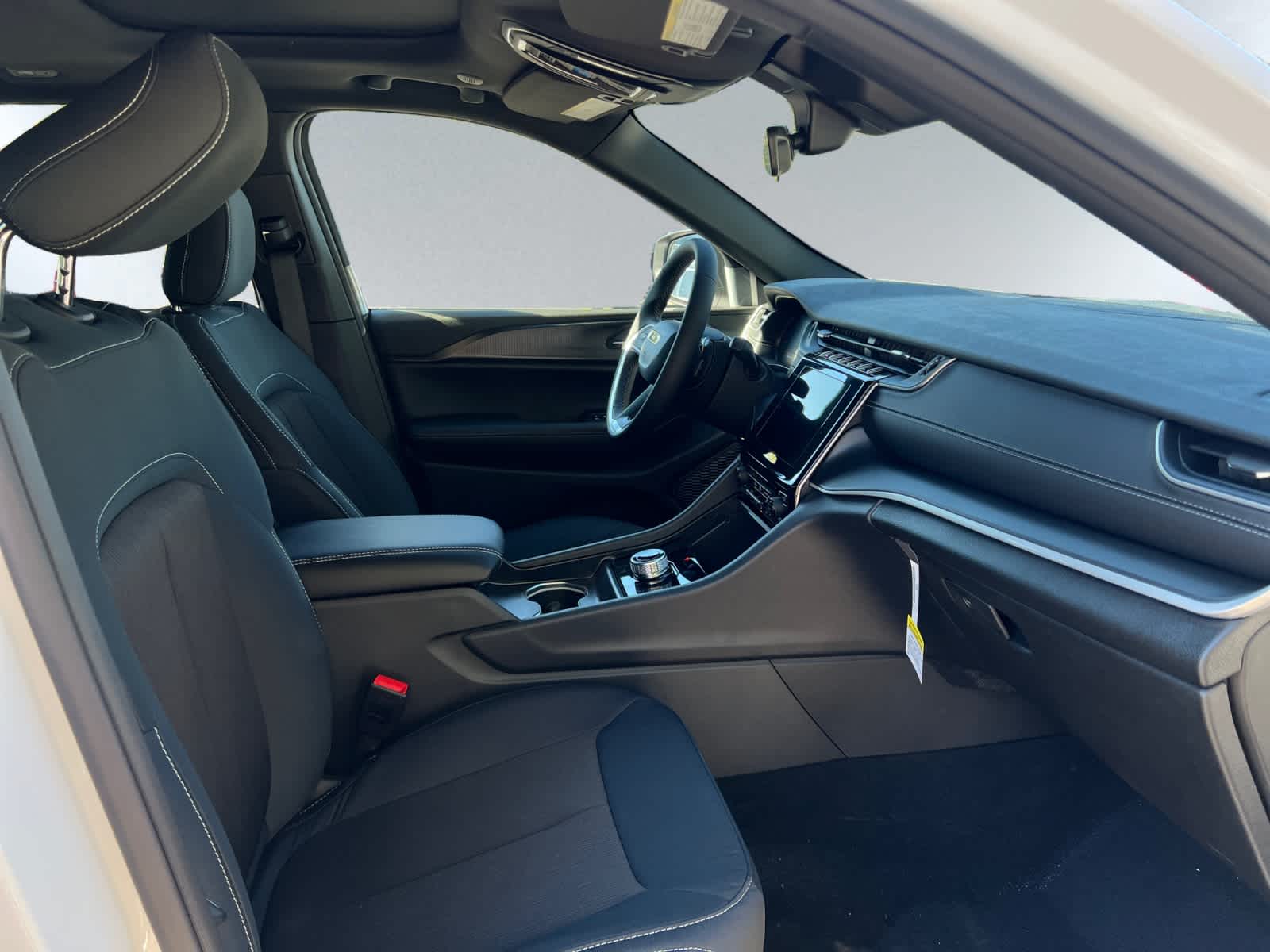 new 2025 Jeep Grand Cherokee car, priced at $38,180