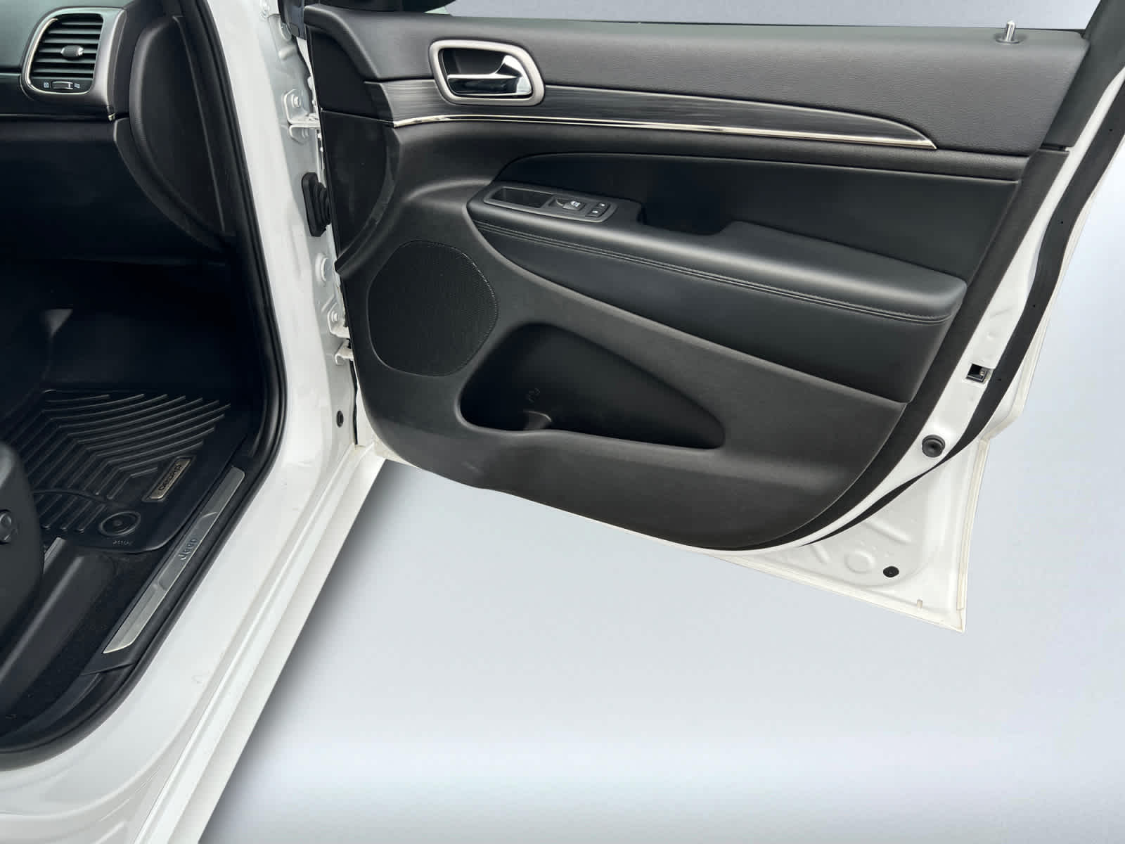 used 2020 Jeep Grand Cherokee car, priced at $25,297