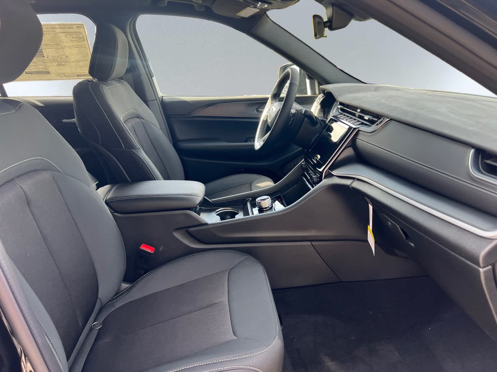 new 2025 Jeep Grand Cherokee car, priced at $38,775