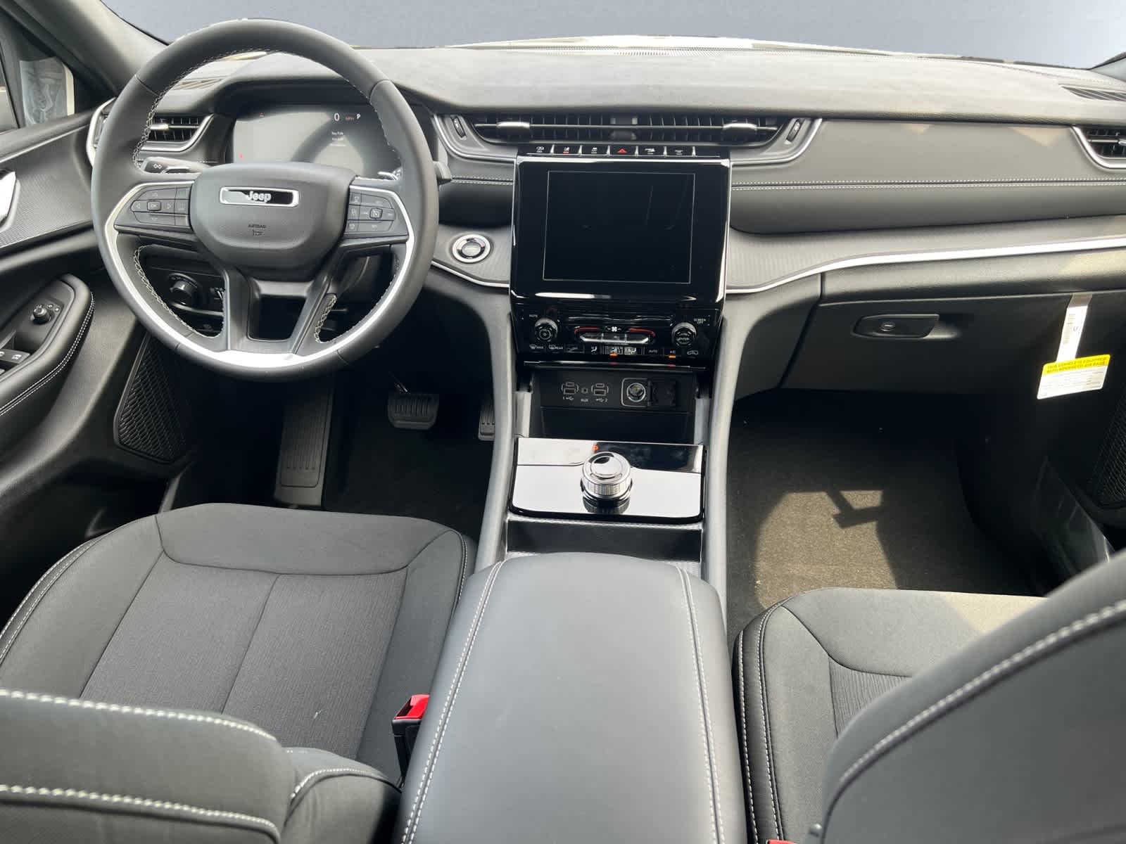 new 2025 Jeep Grand Cherokee car, priced at $39,770