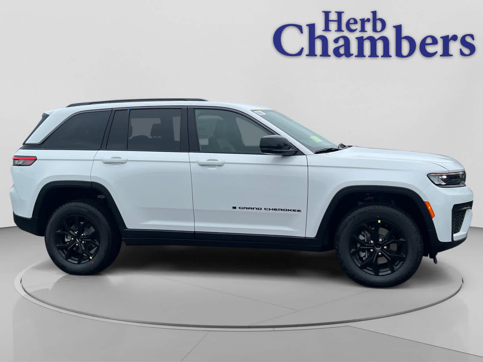 new 2026 Jeep Grand Cherokee car, priced at $47,575