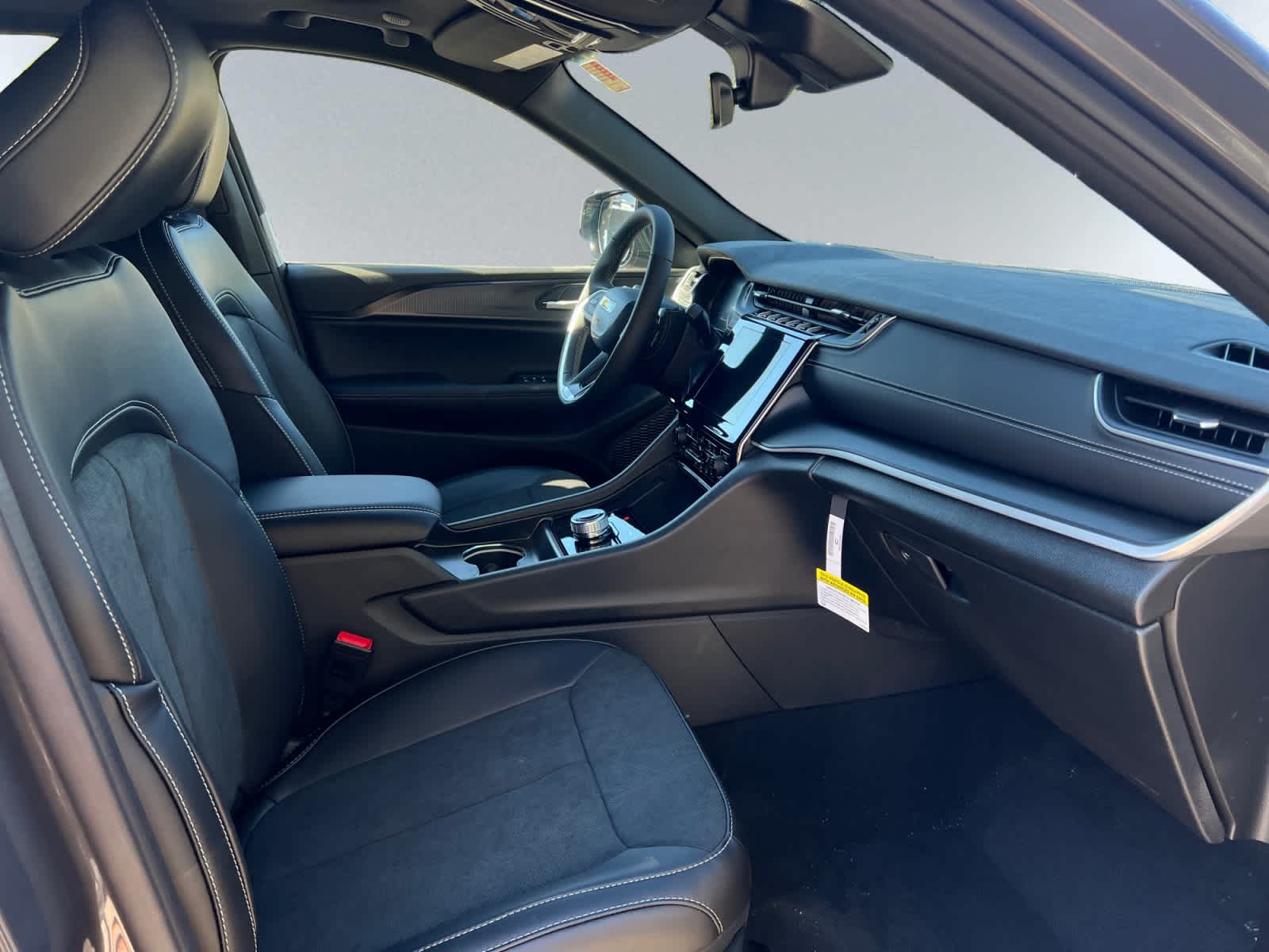 new 2025 Jeep Grand Cherokee car, priced at $45,770