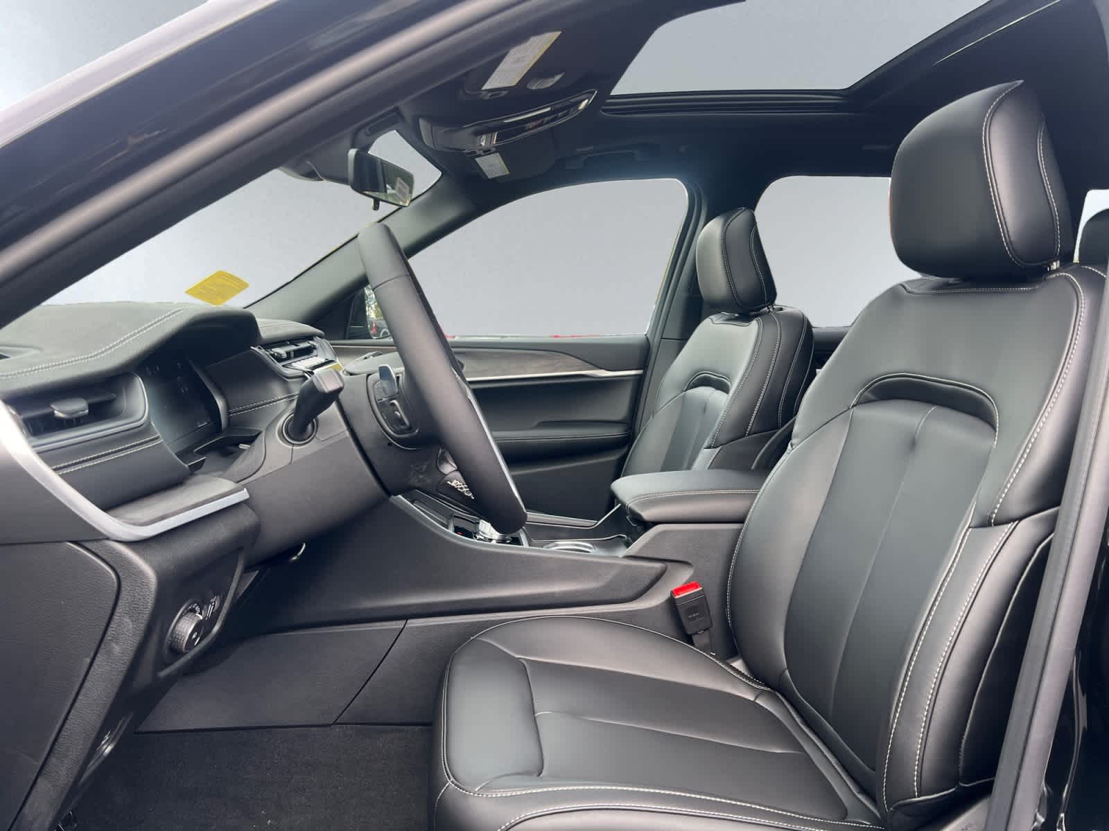 new 2025 Jeep Grand Cherokee car, priced at $48,405